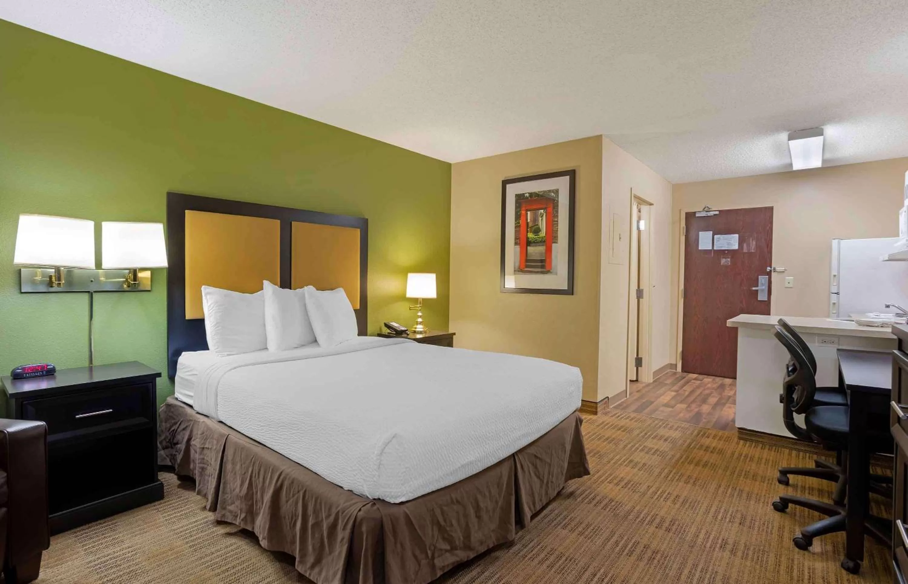 Bedroom, Bed in Extended Stay America Select Suites - Springfield - South