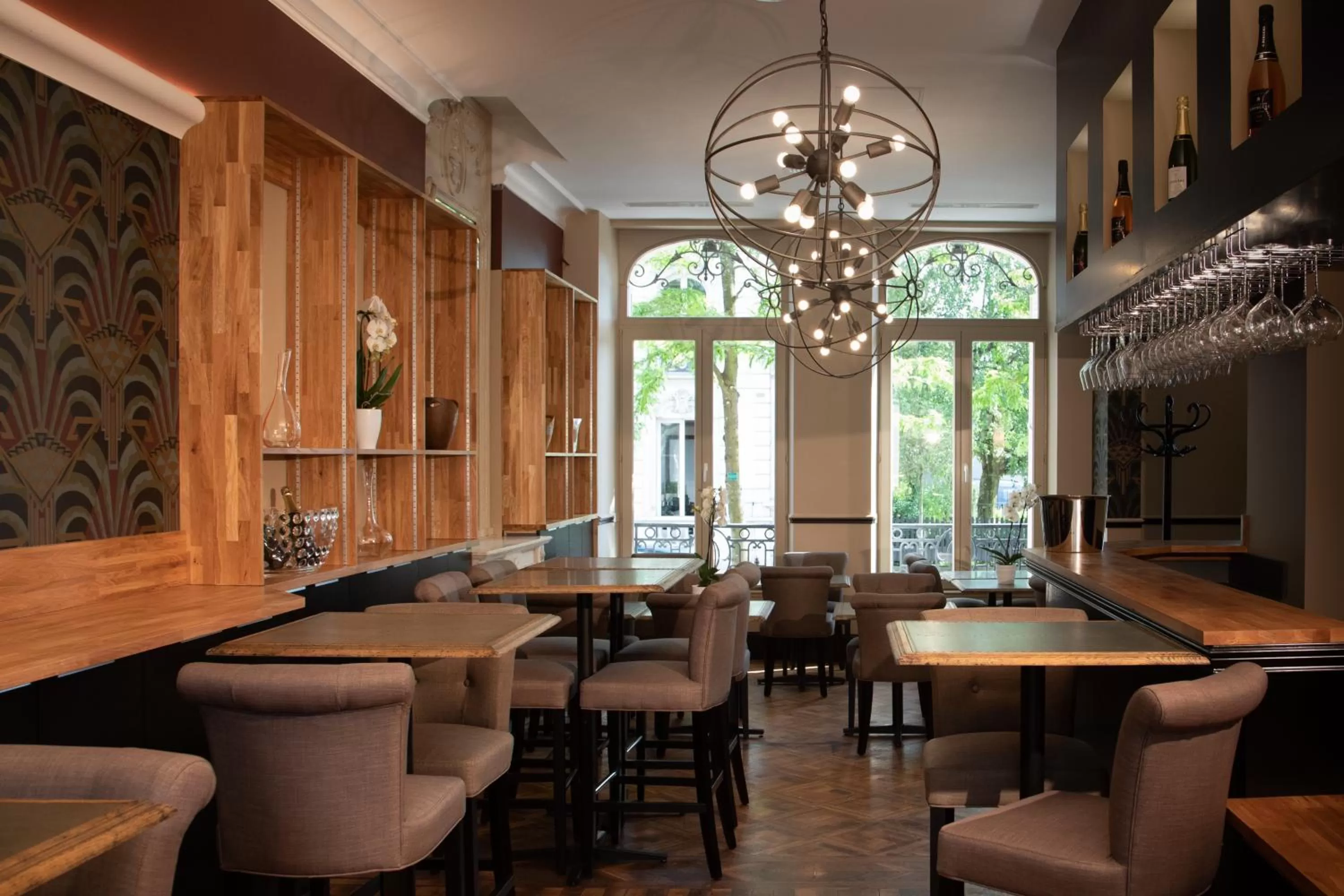 Lounge/Bar in La Cave de l'Avenue de champagne