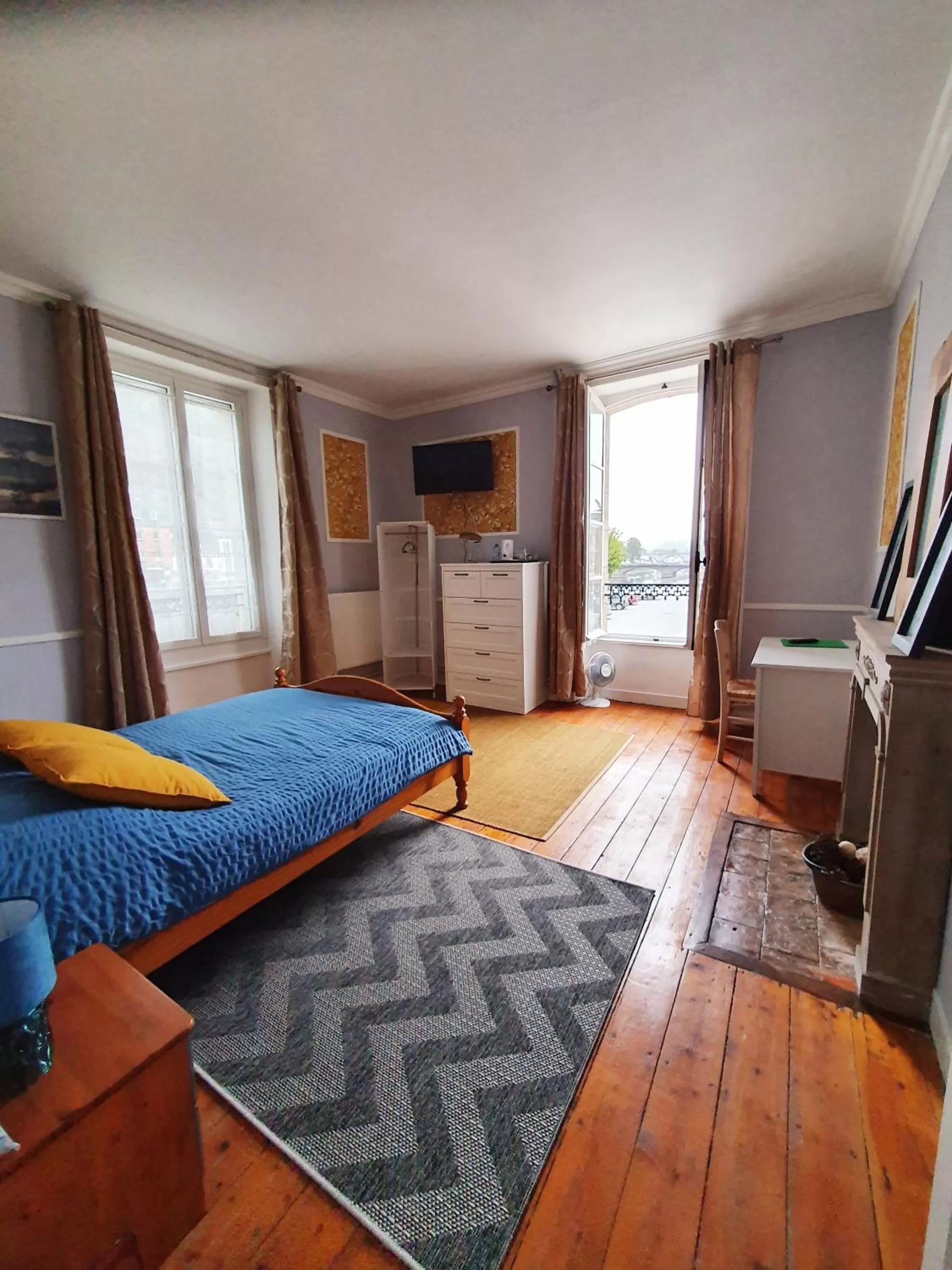 Photo of the whole room, Bed in Chambres Dhôtes Numéro 1