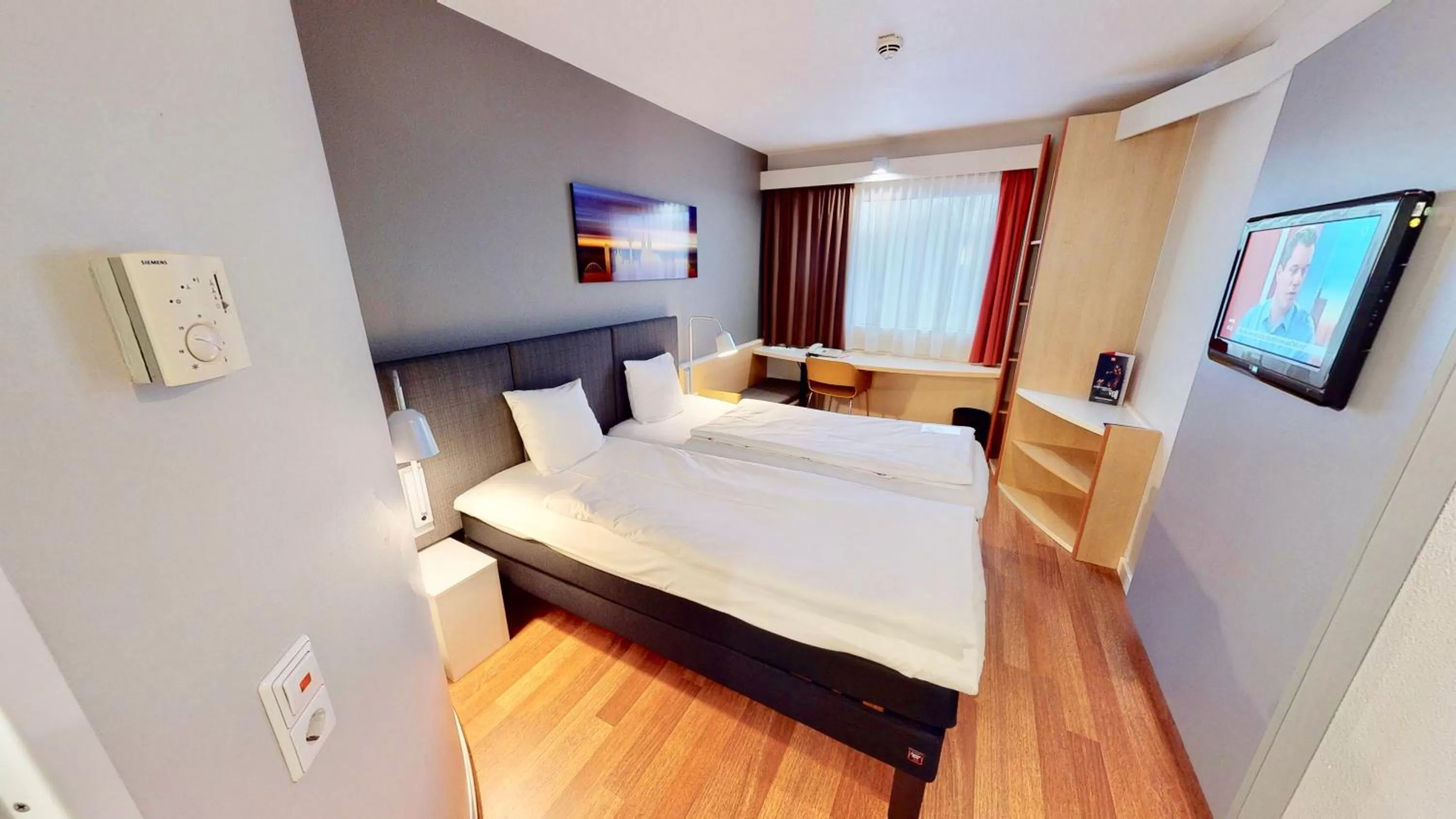 Bed in ibis Hotel Köln Airport