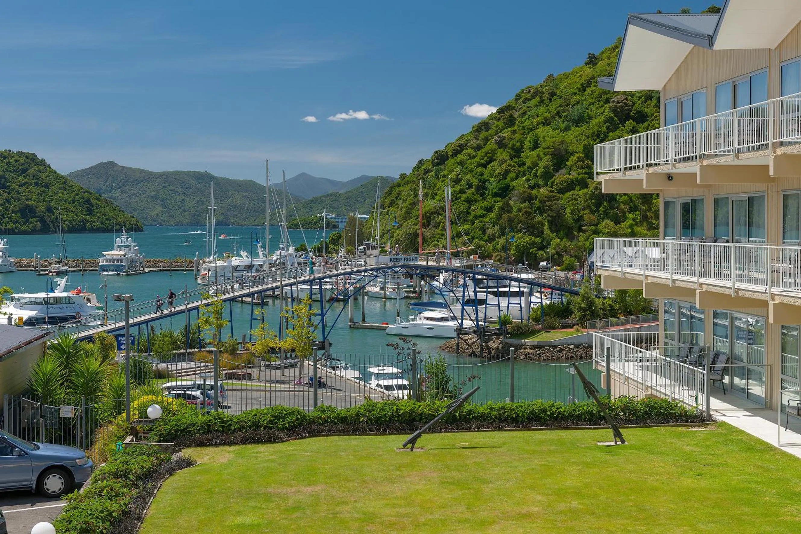 Mountain view in Beachcomber Inn Picton