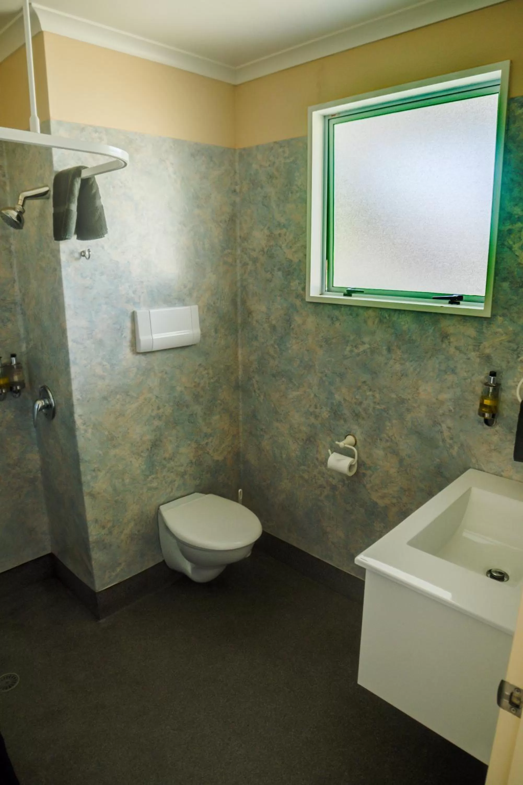 Standard Twin Studio - Ground Floor in Parklands Motel