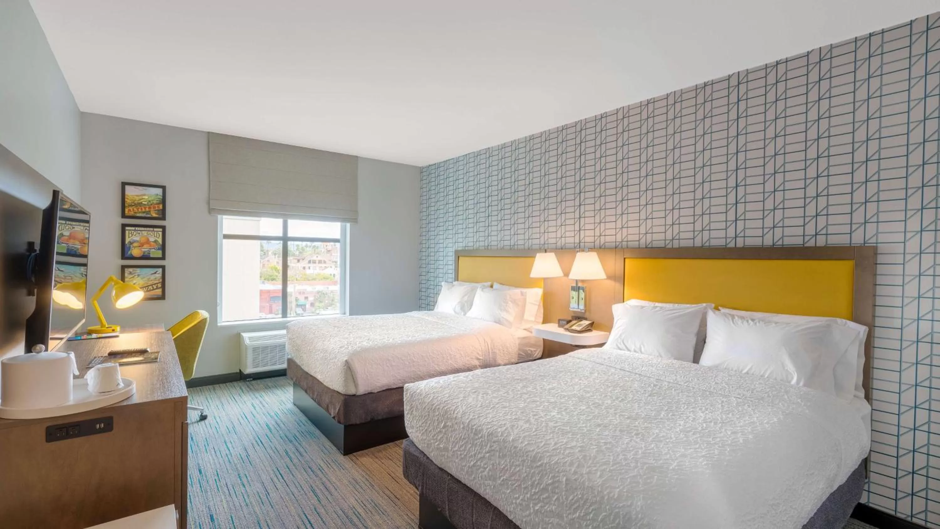 Bedroom, Bed in Hampton Inn Riverside Downtown