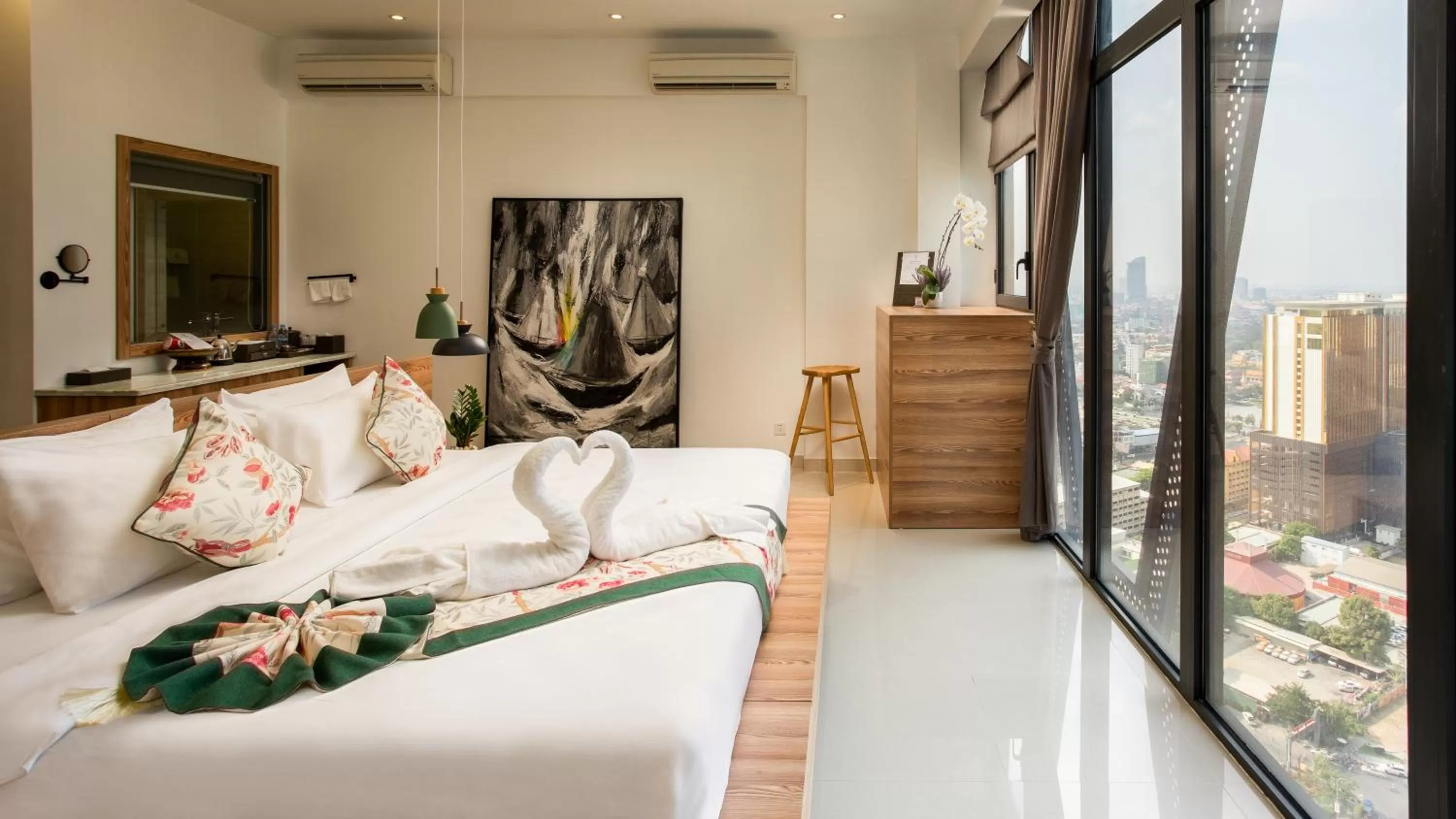 Bedroom, Bed in The Snowbell Hotel