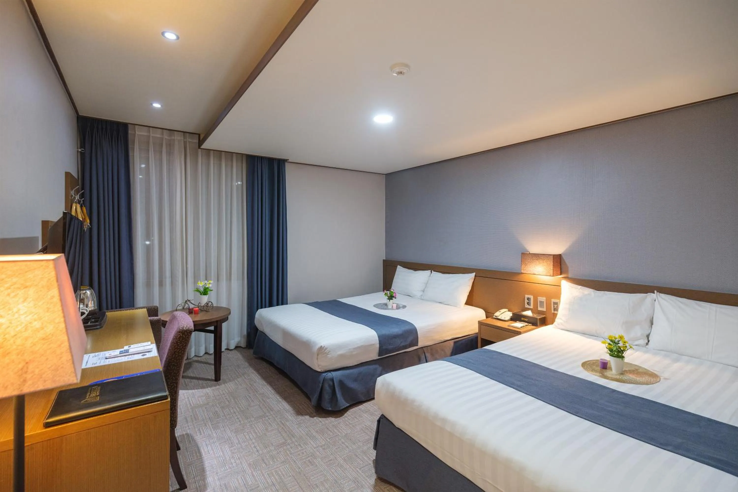 Photo of the whole room, Bed in Benikea Hotel Jeju