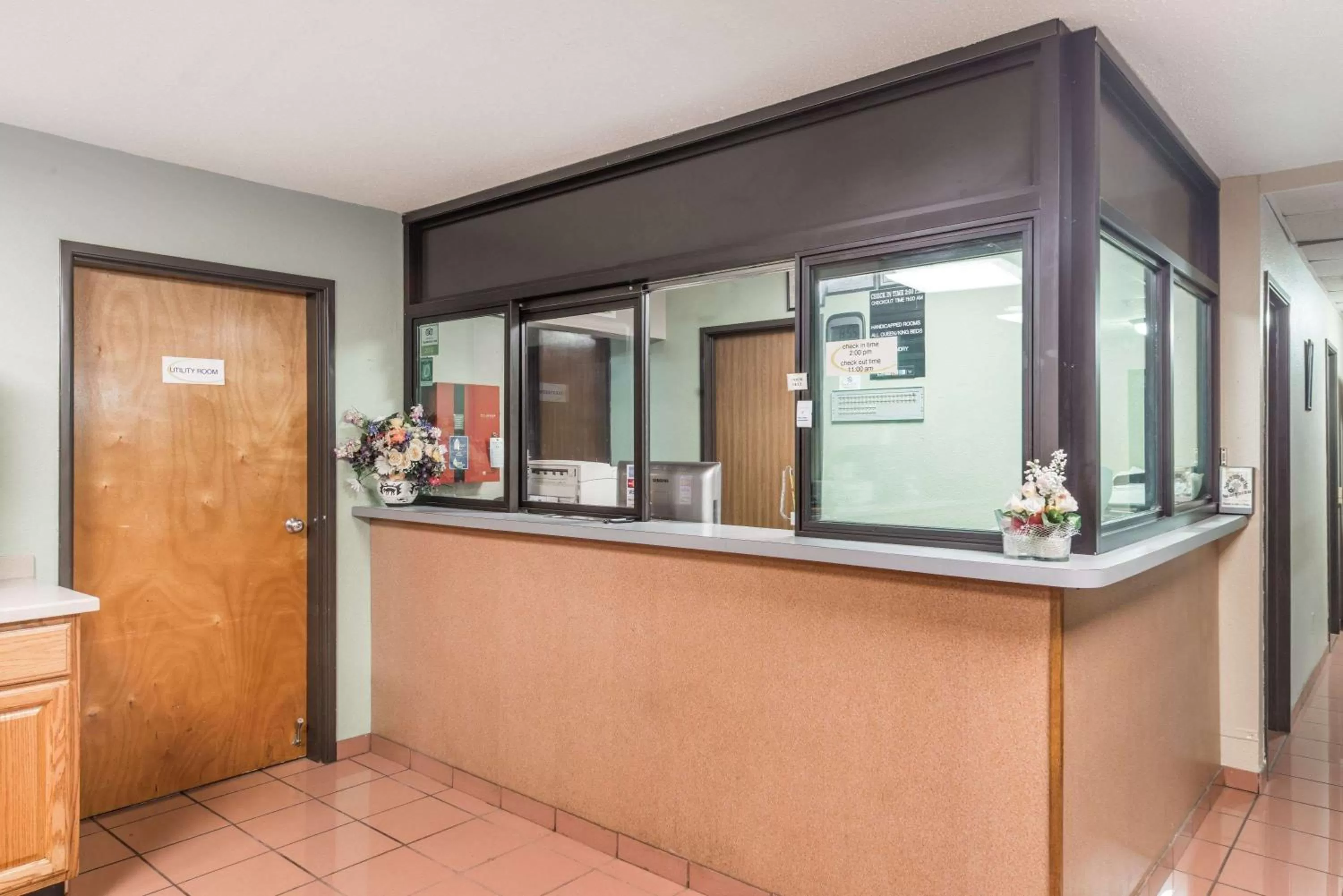 Lobby or reception in Super 8 by Wyndham O'Fallon MO/St. Louis Area