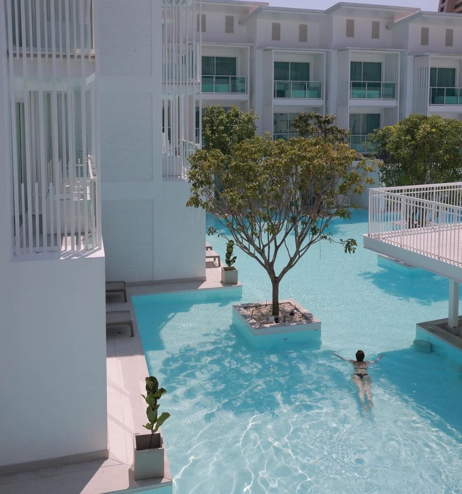 Swimming pool in Prima Hotel Pattaya