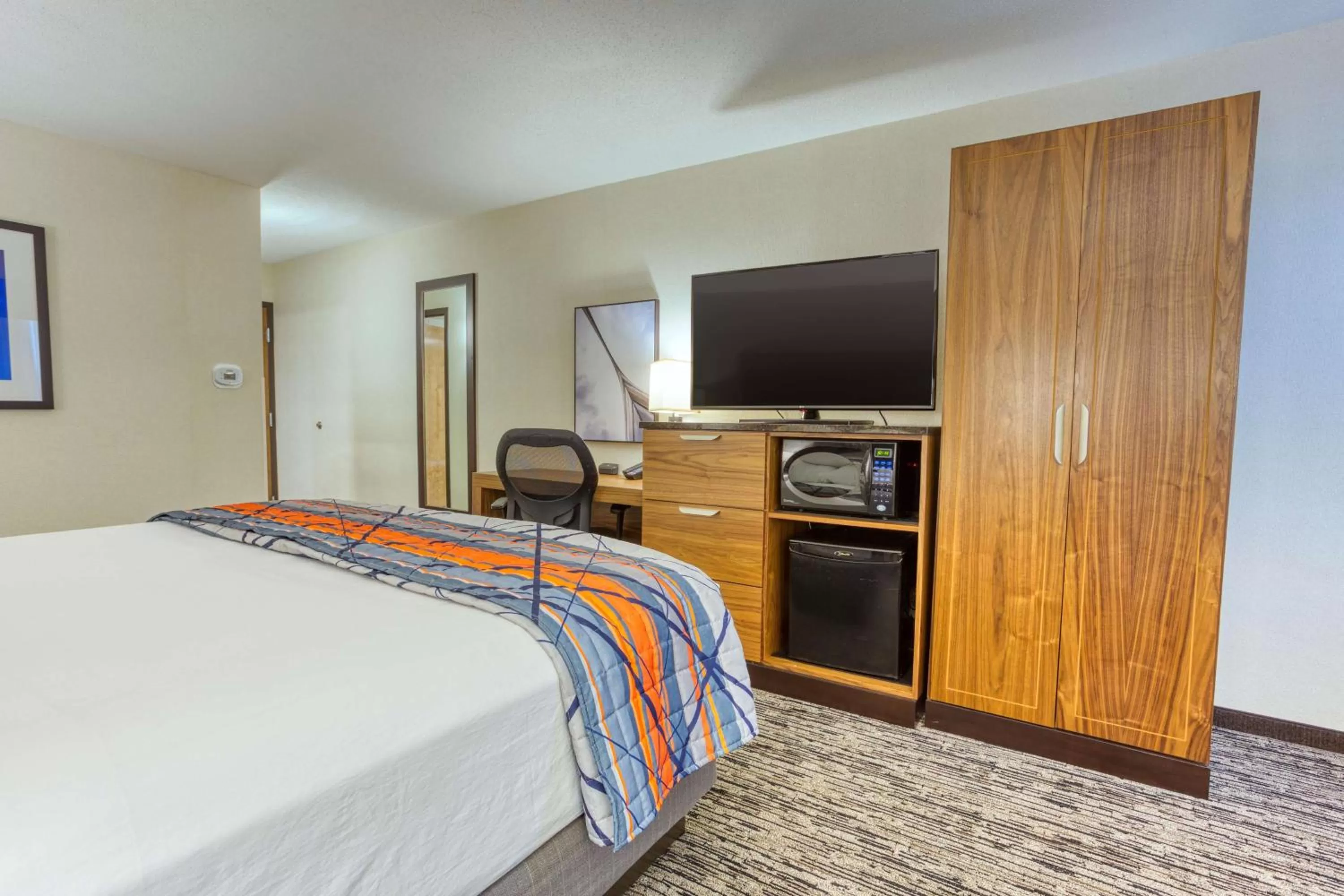 Superior King Room in Drury Inn and Suites St Louis Collinsville