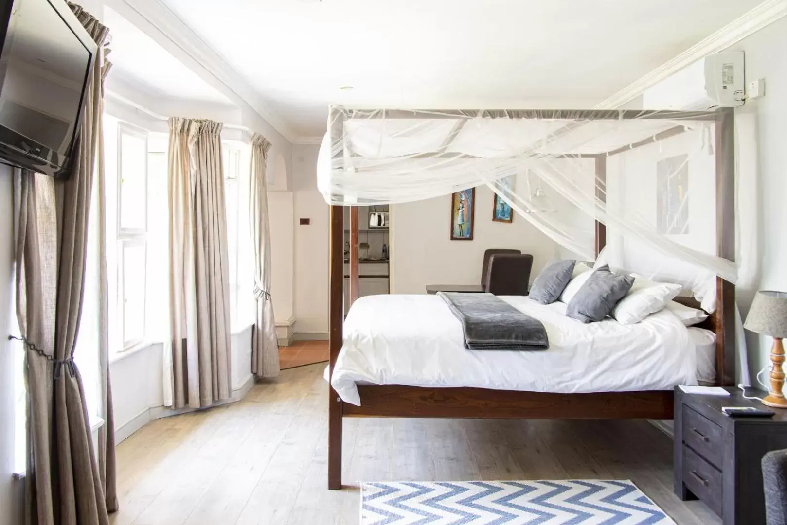 Standard Double Room - single occupancy in The Leslie - Bed & Breakfast Standard Double Room - single occupancy in The Leslie - Bed & Breakfast