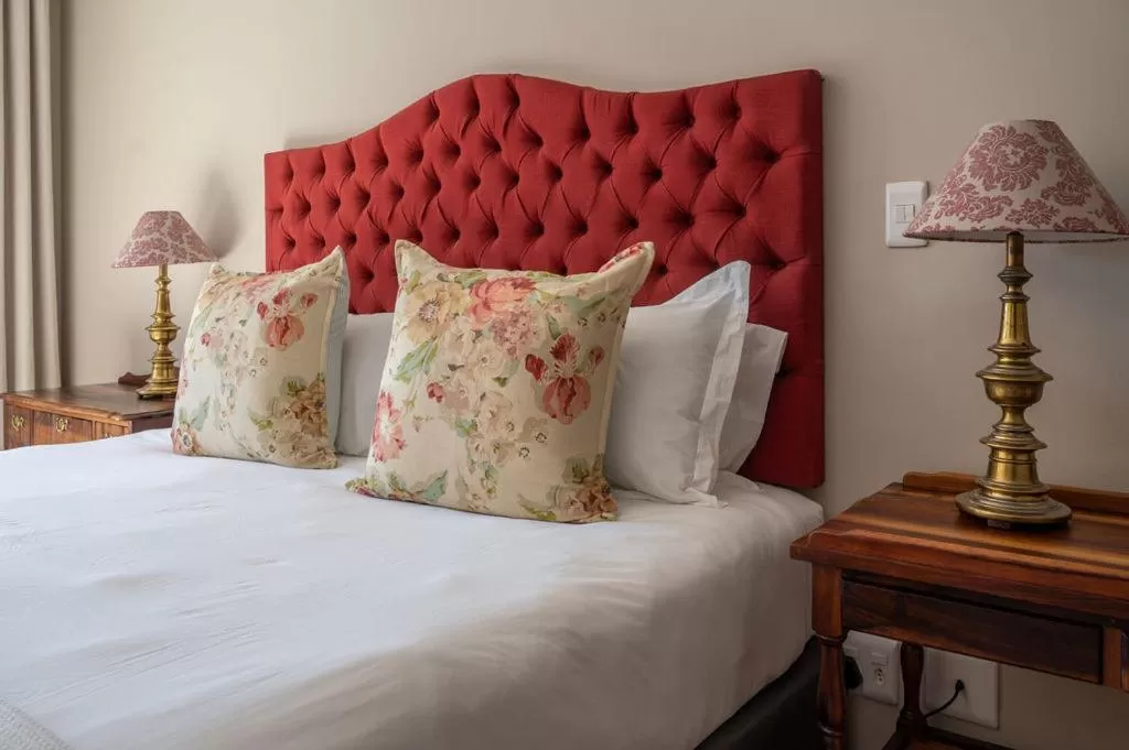 Bed in Issaquena Heights Boutique Hotel