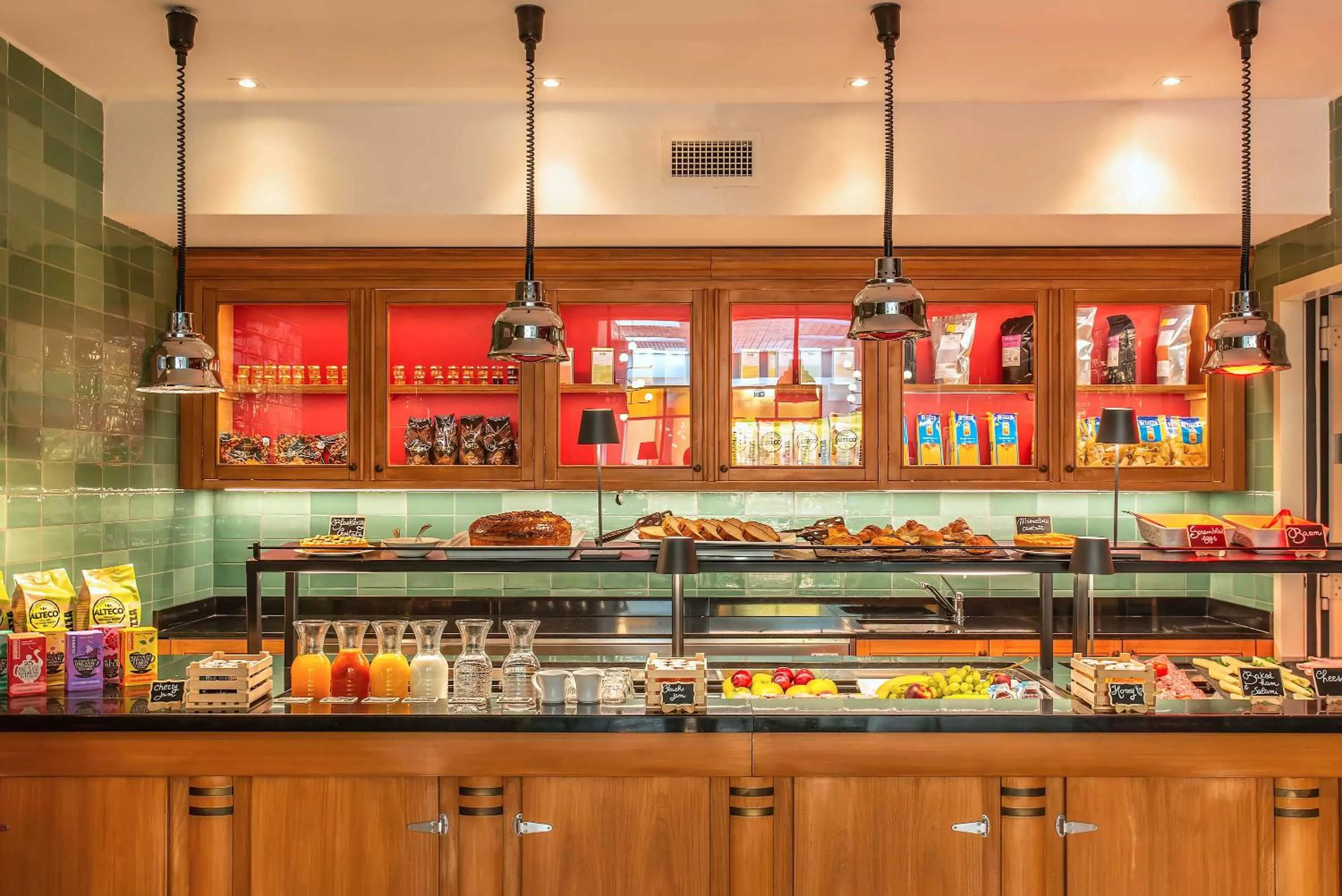 Property building in Albergo Etico Roma