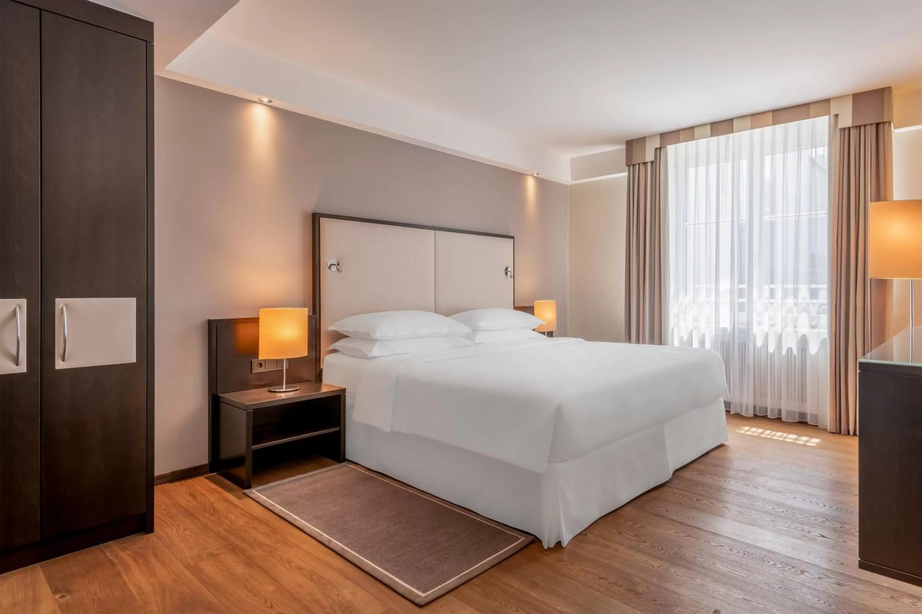 Bedroom, Bed in Sheraton Grand Salzburg