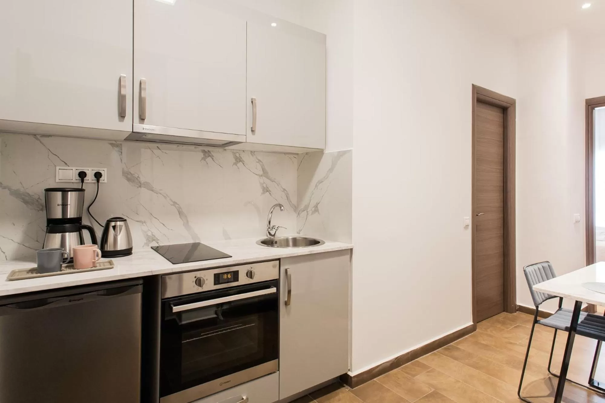 Kitchen or kitchenette in Nicholas Point Apartments and Rooms