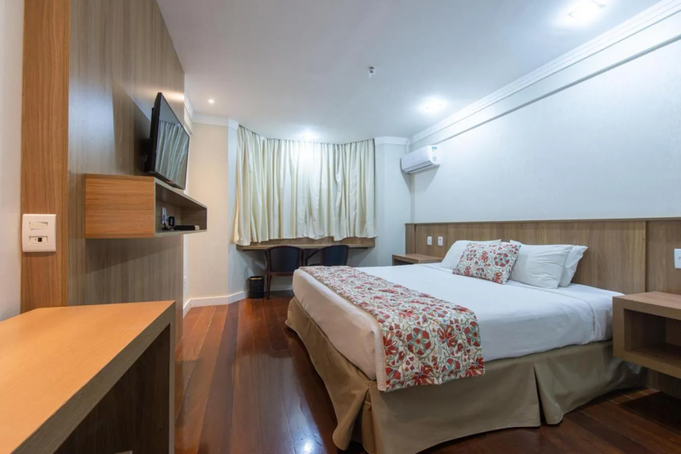 Deluxe King Room in Taiwan Hotel