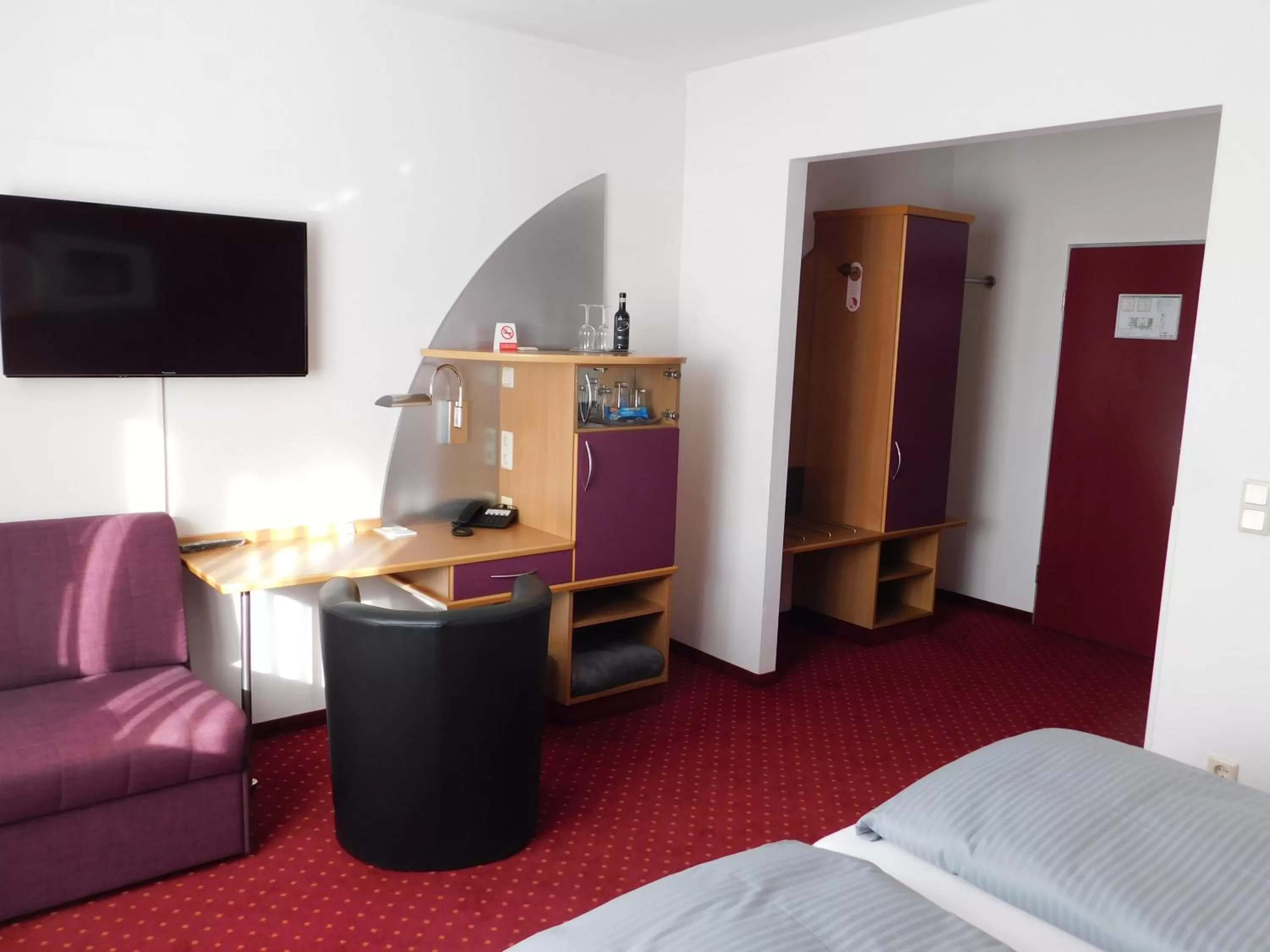 Photo of the whole room, Bed in Hotel KonradP Holzkirchen