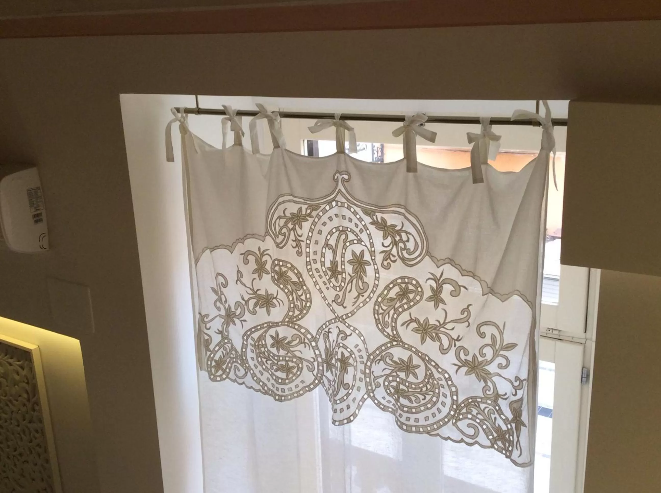 Decorative detail, Bed in Suite Le Perle