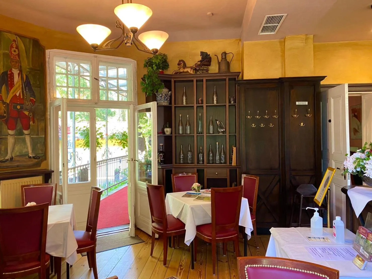 Restaurant/places to eat in Hotel Kronprinz