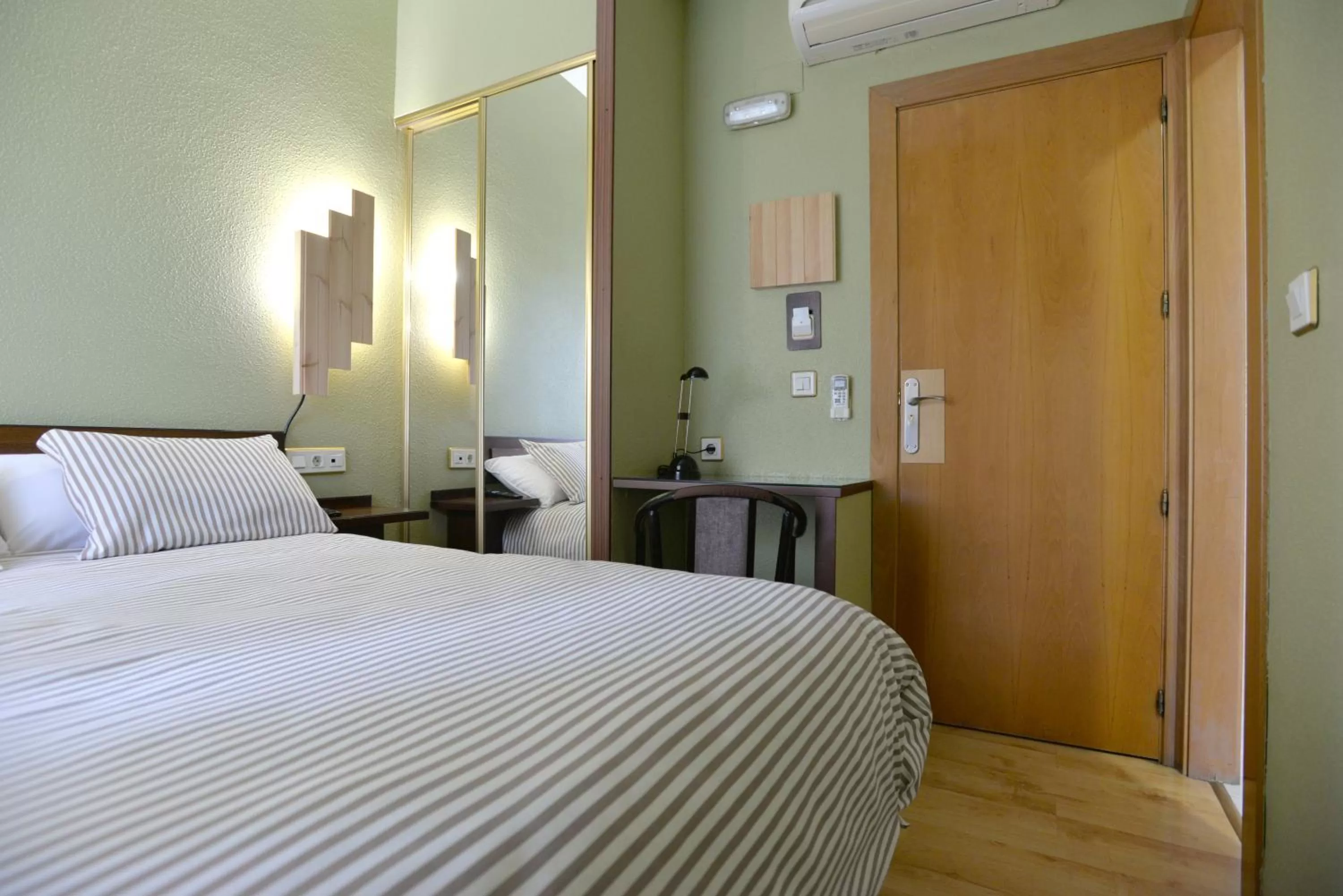 Bed in Hostal Concejo