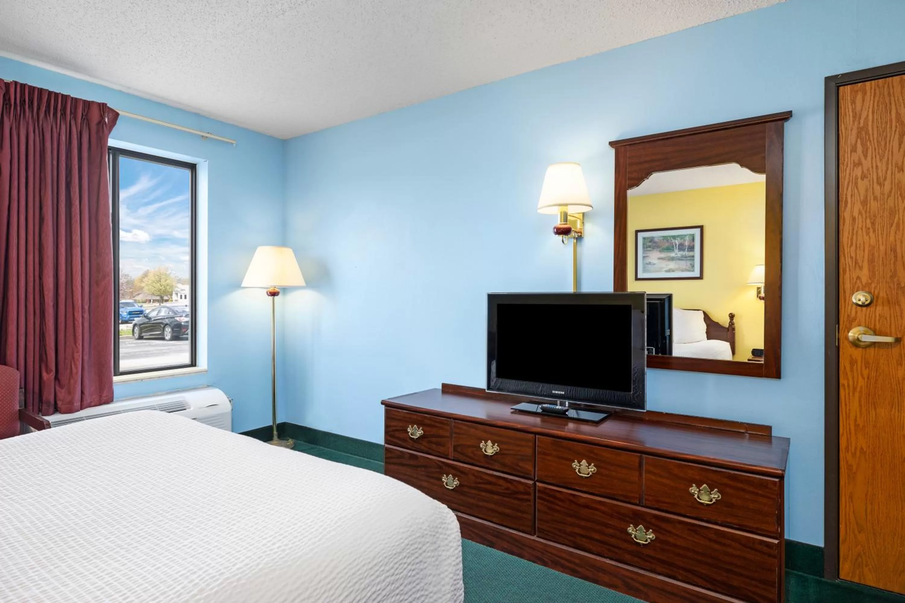 Bed in Days Inn by Wyndham Battlefield Rd/Hwy 65