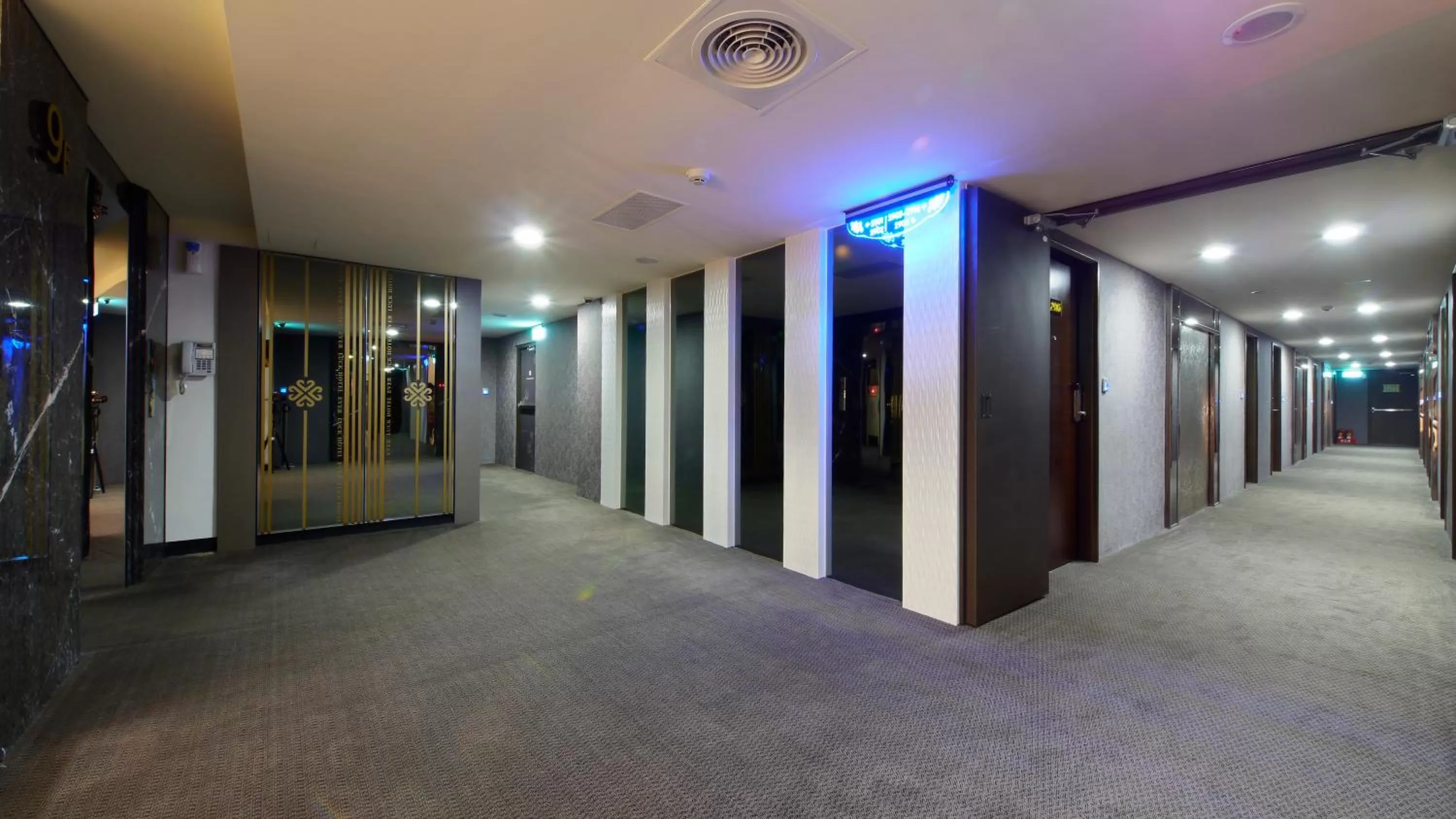 Decorative detail in Harmonious Hotel