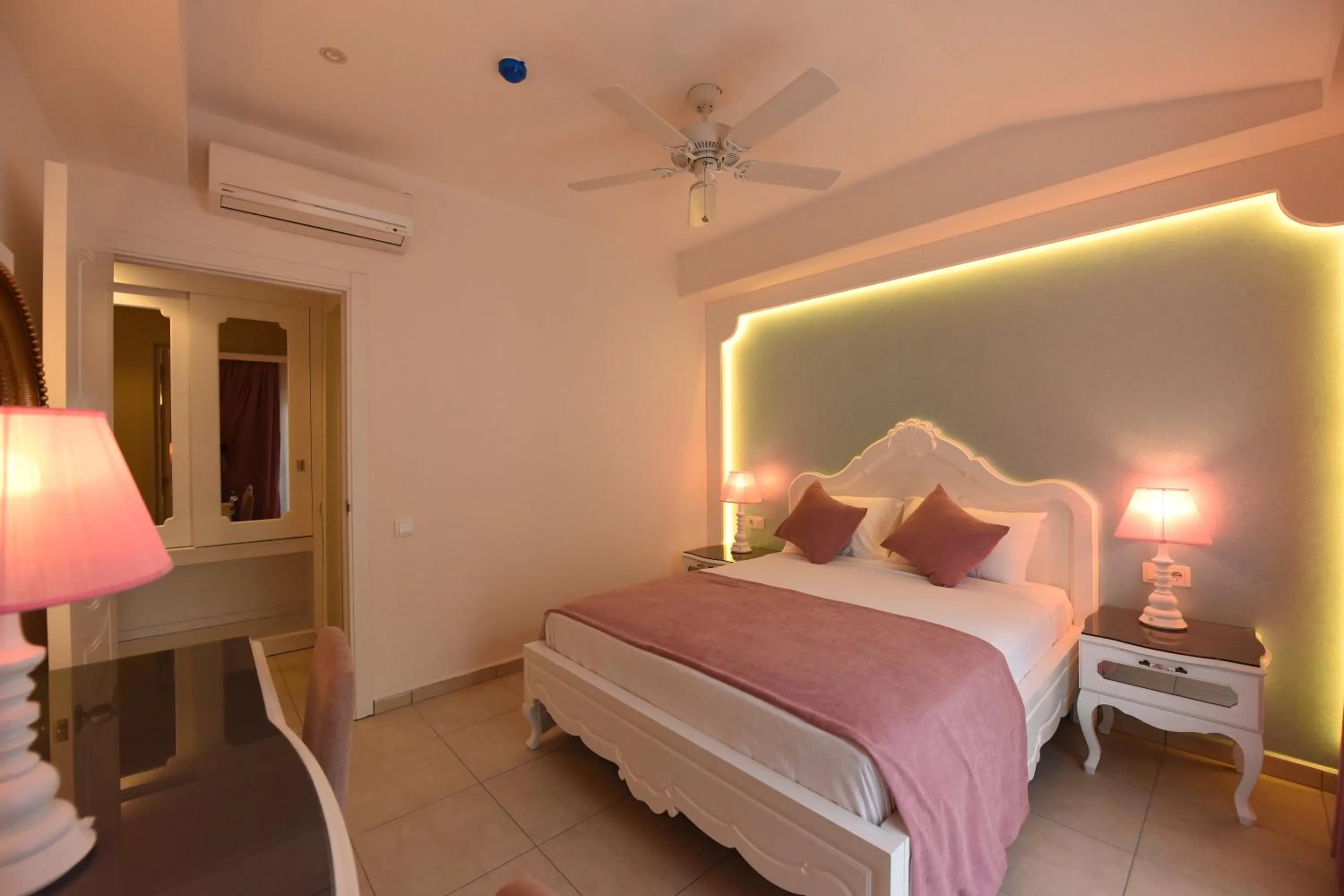 Spring in Montebello Deluxe Hotel