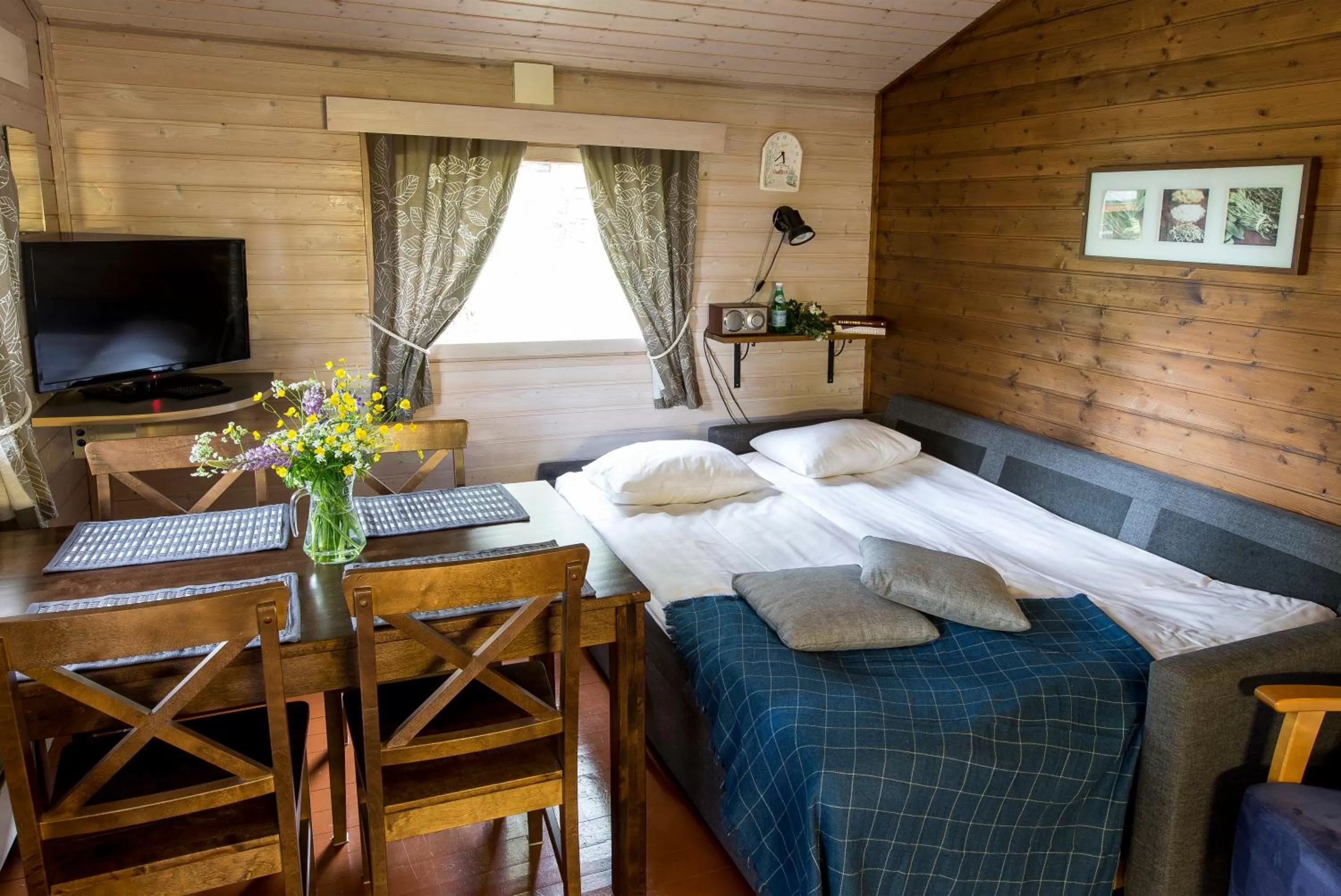 TV and multimedia, Bed in Santalahti Resort Cottages & Villas
