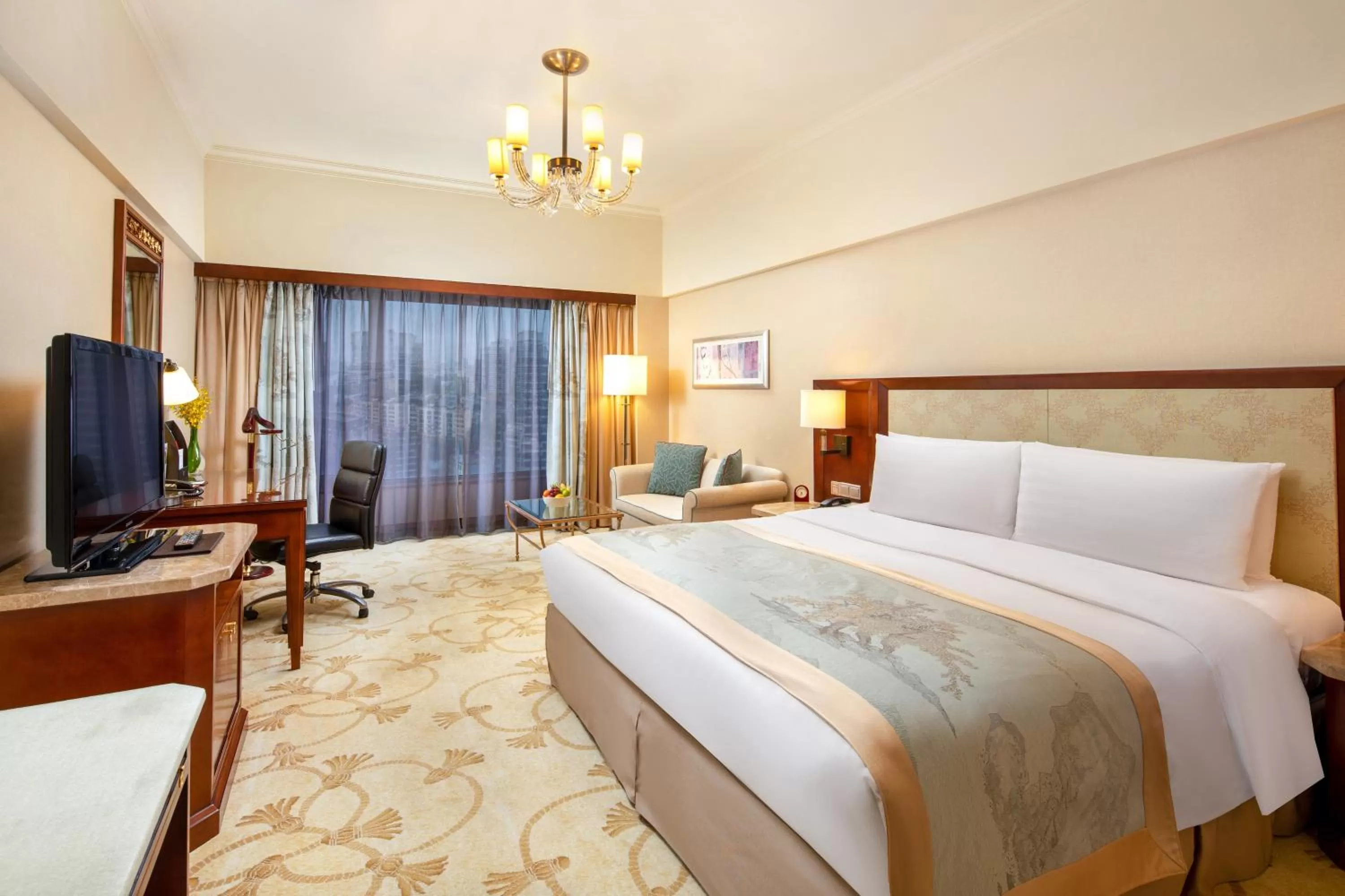 Photo of the whole room, Bed in Shangri-La Beihai