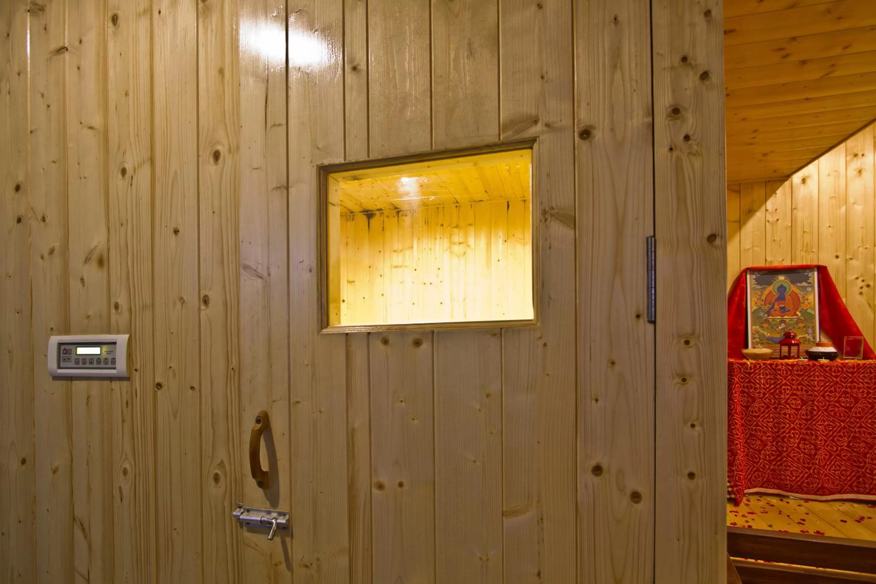 Steam room in Hotel Broadways Inn