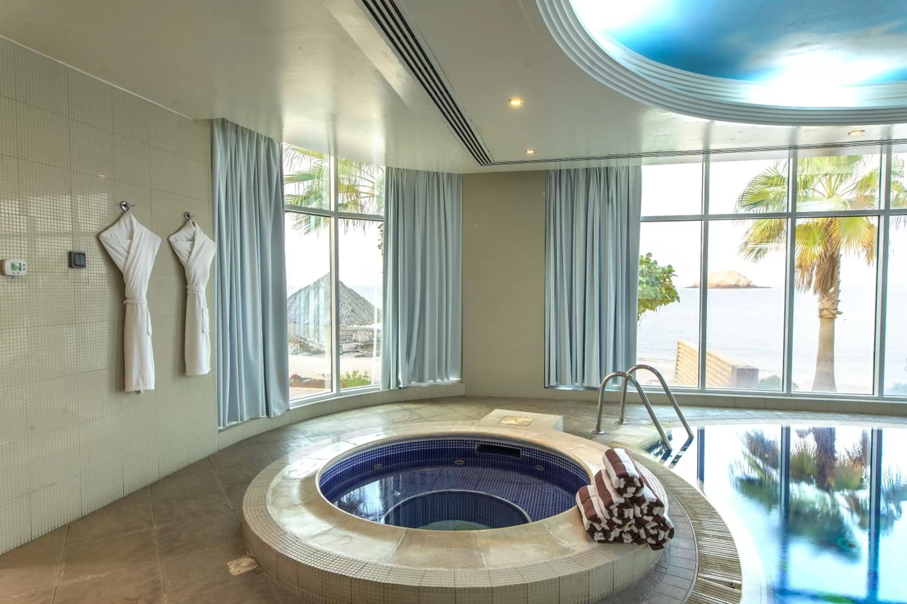 Swimming pool in Royal Beach Hotel & Resort