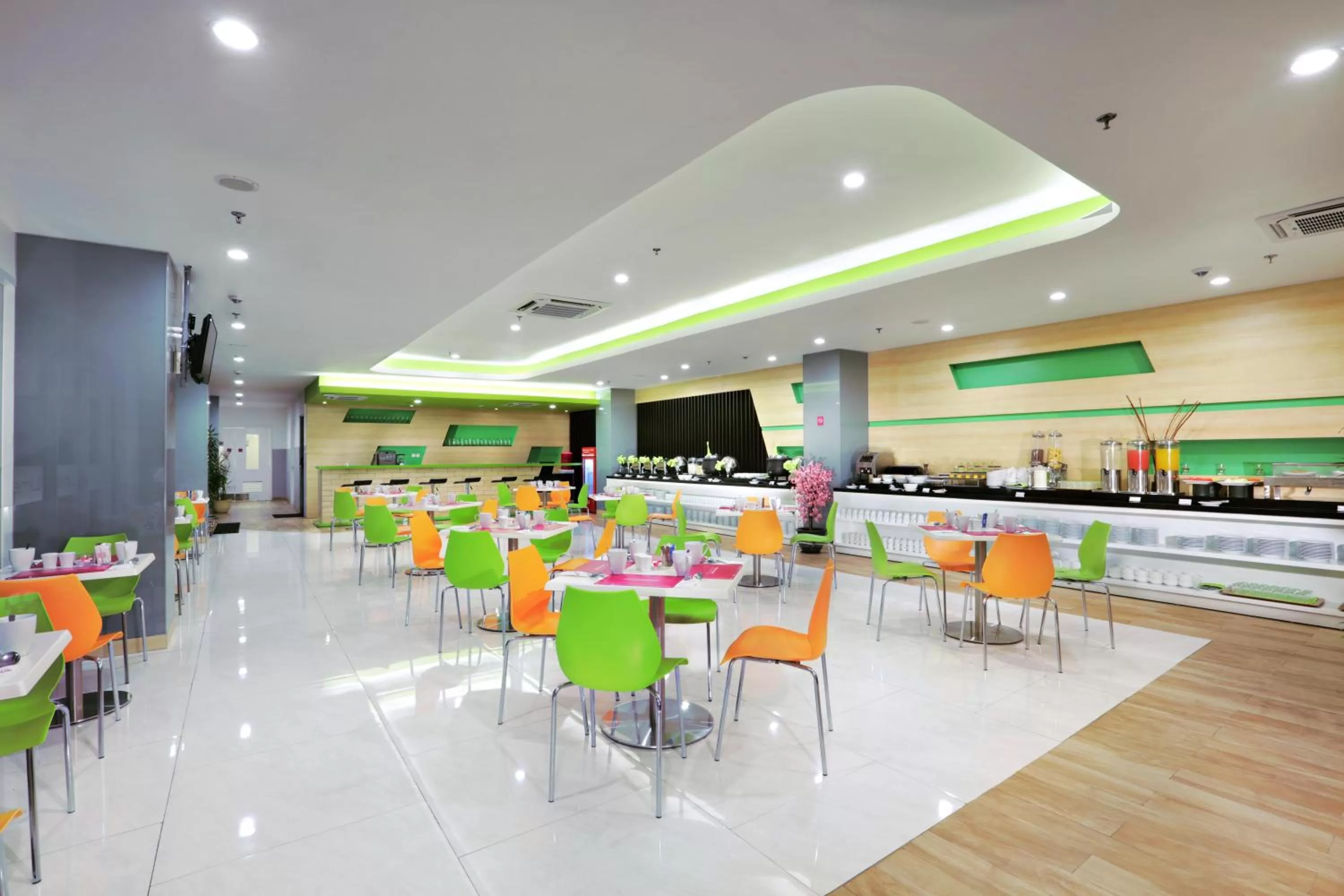 Restaurant/places to eat in favehotel Olo Padang