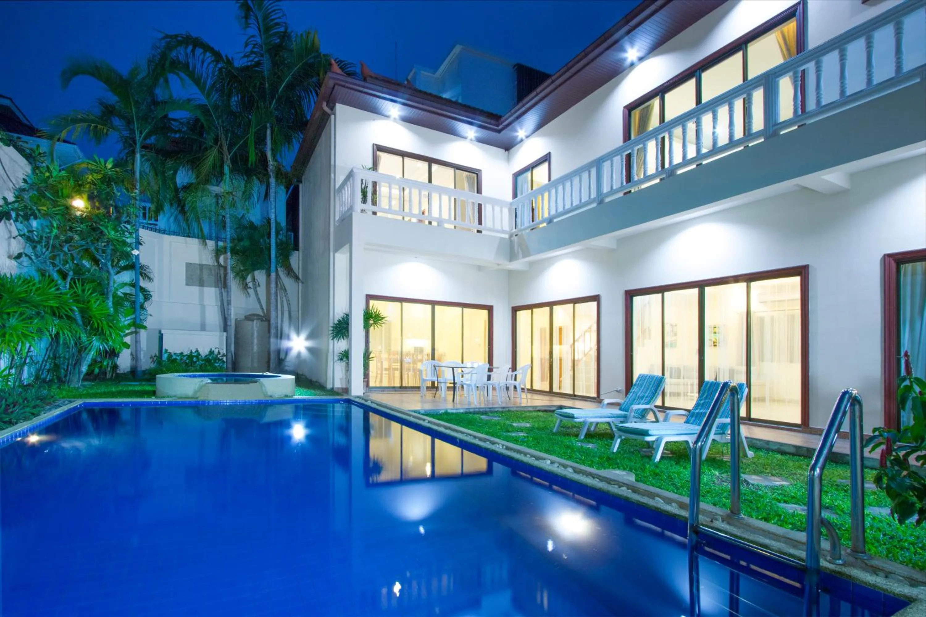 Swimming pool in Avoca Pool Villas