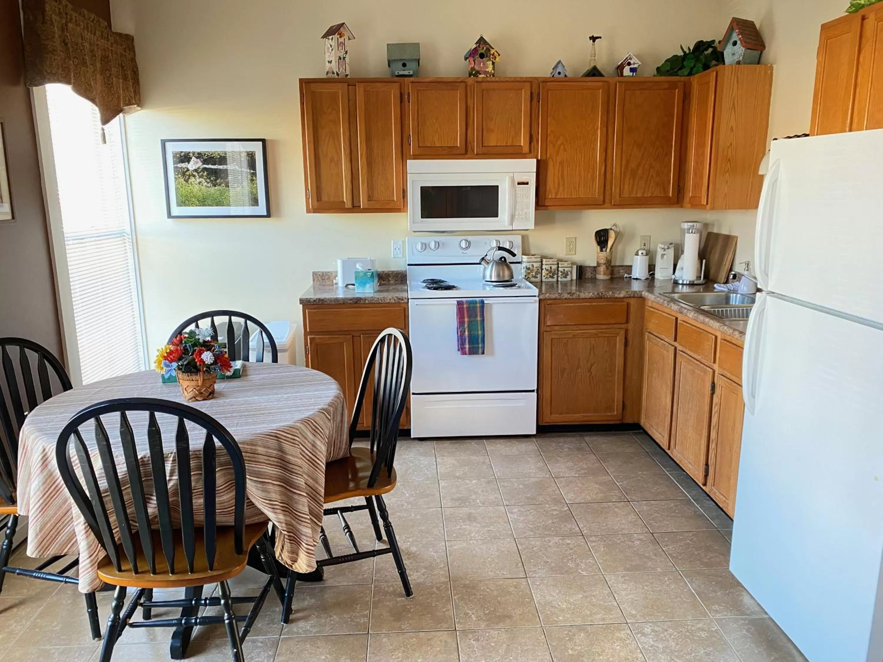 Kitchen or kitchenette, Kitchen/Kitchenette in Bristol Suites