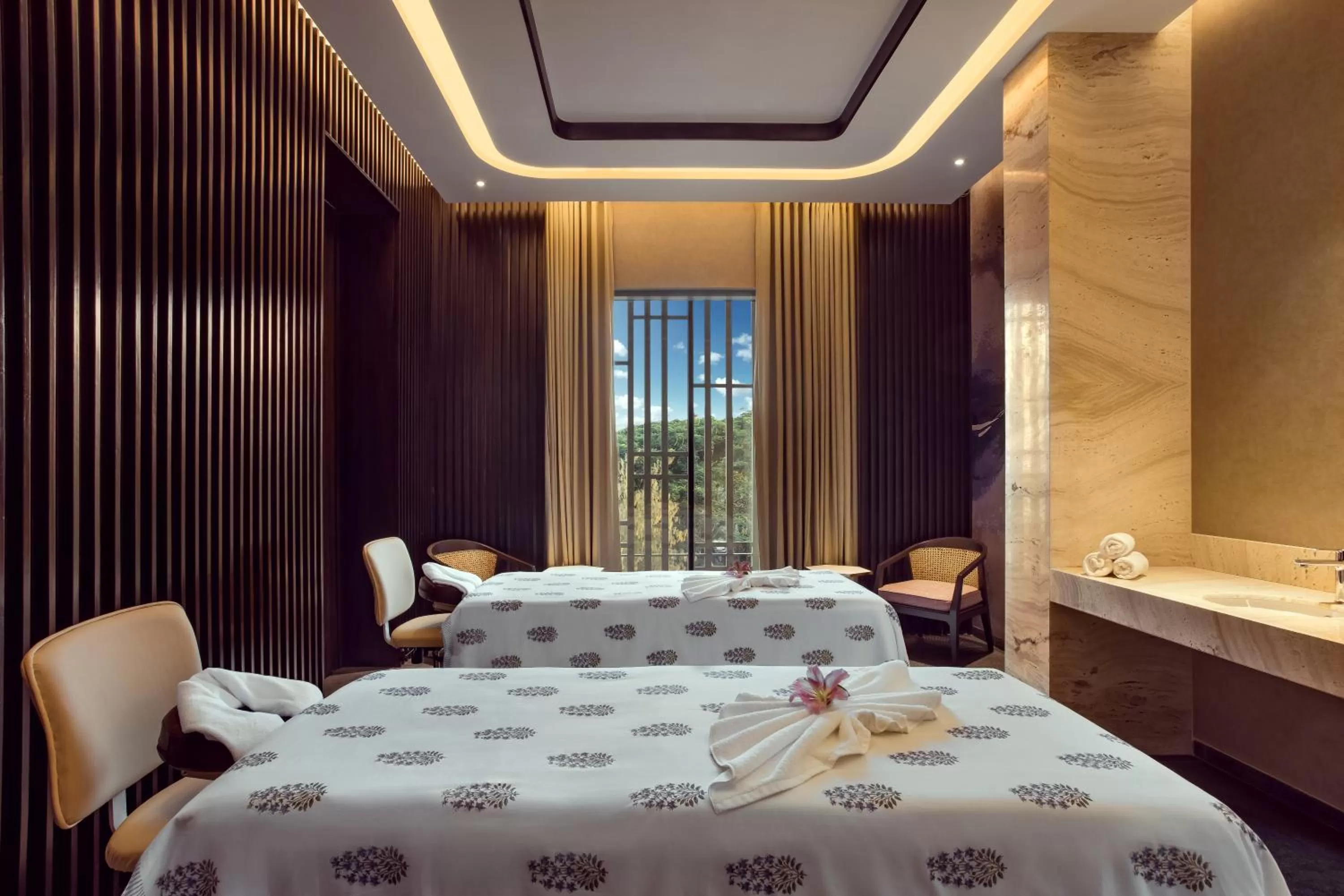 Spa and wellness centre/facilities, Bed in Radisson Blu Hotel & Spa, Nashik