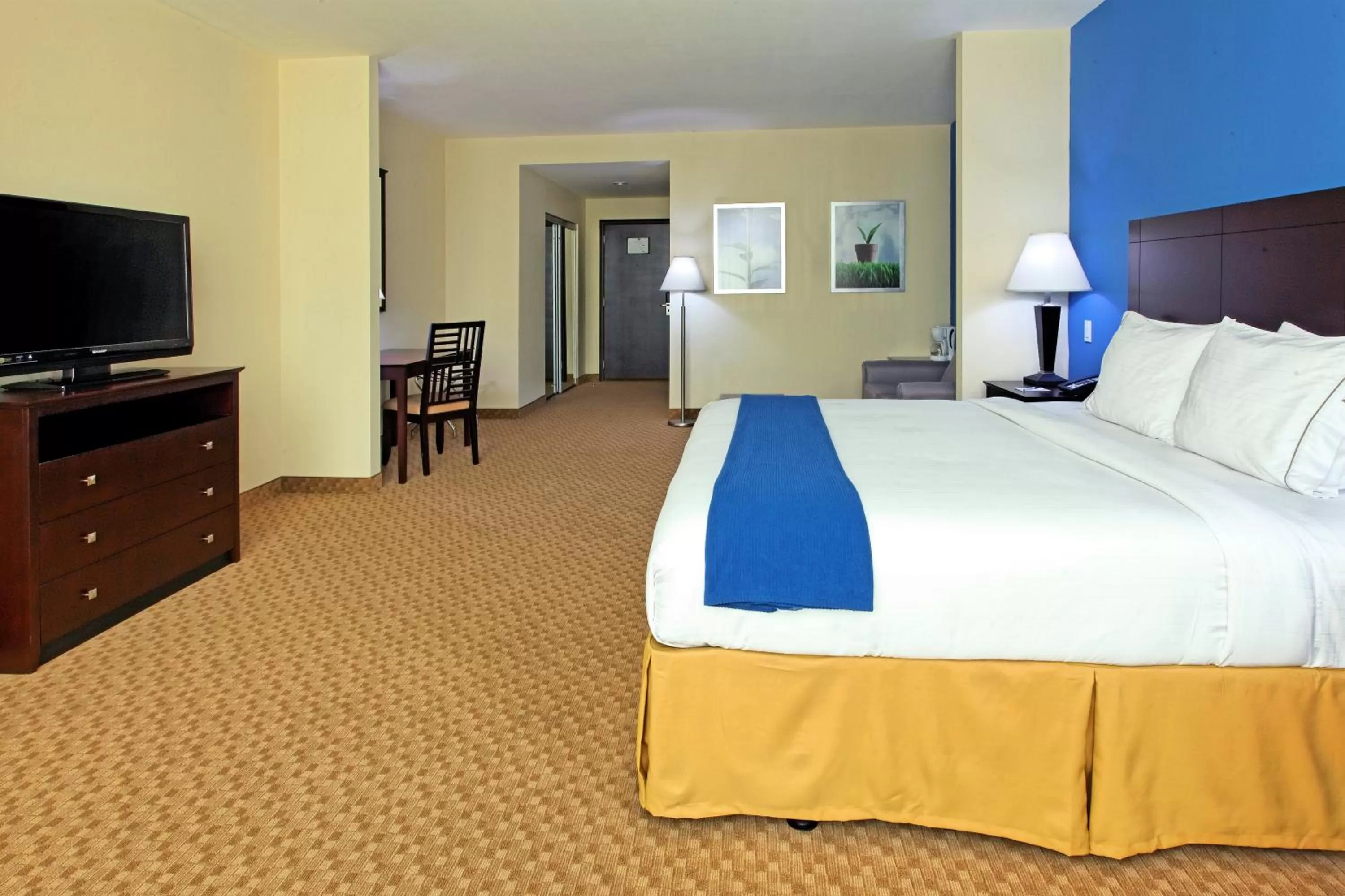 Photo of the whole room, Bed in Intercity Hotels San Pedro Sula