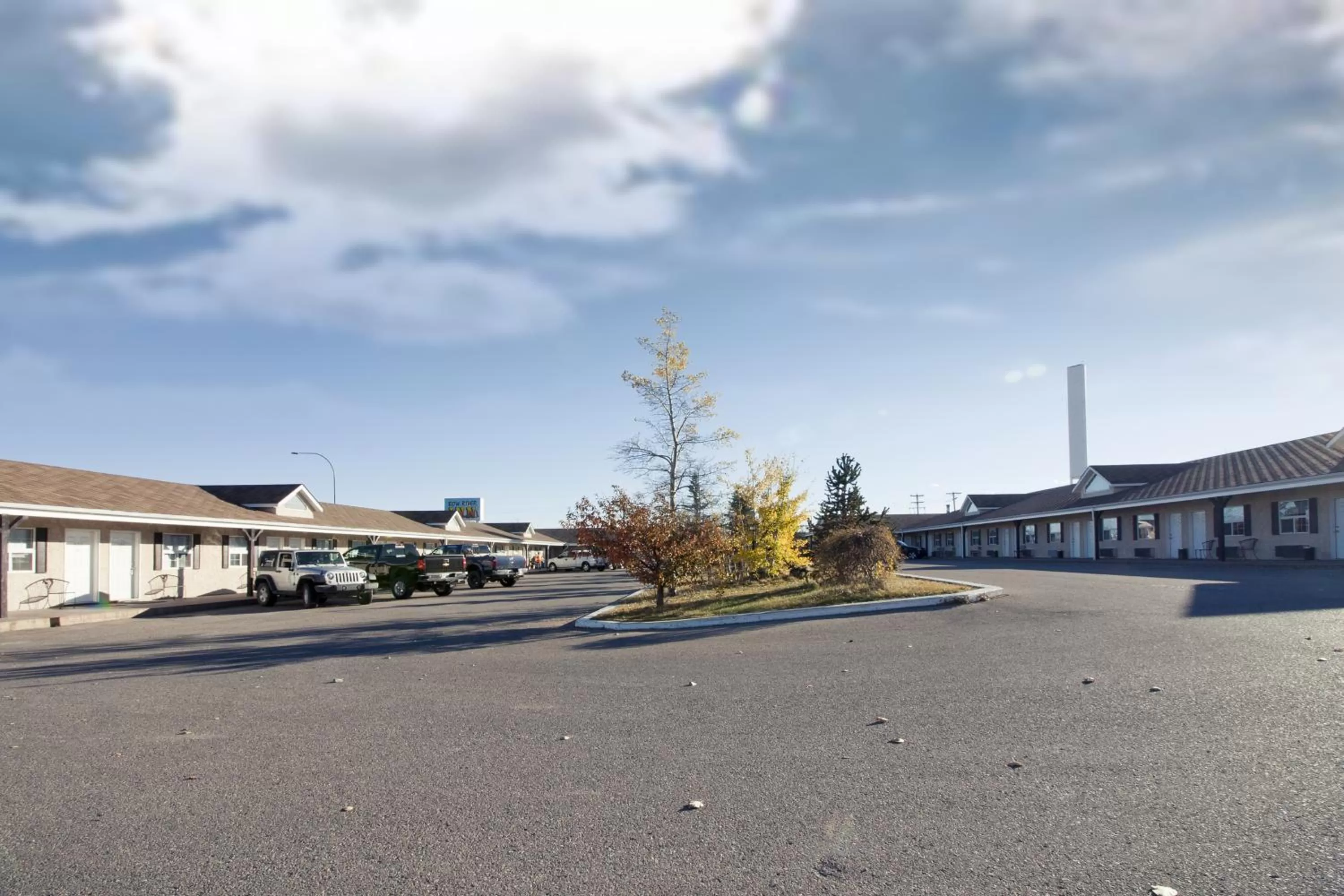Facade/entrance in Bow River Inn