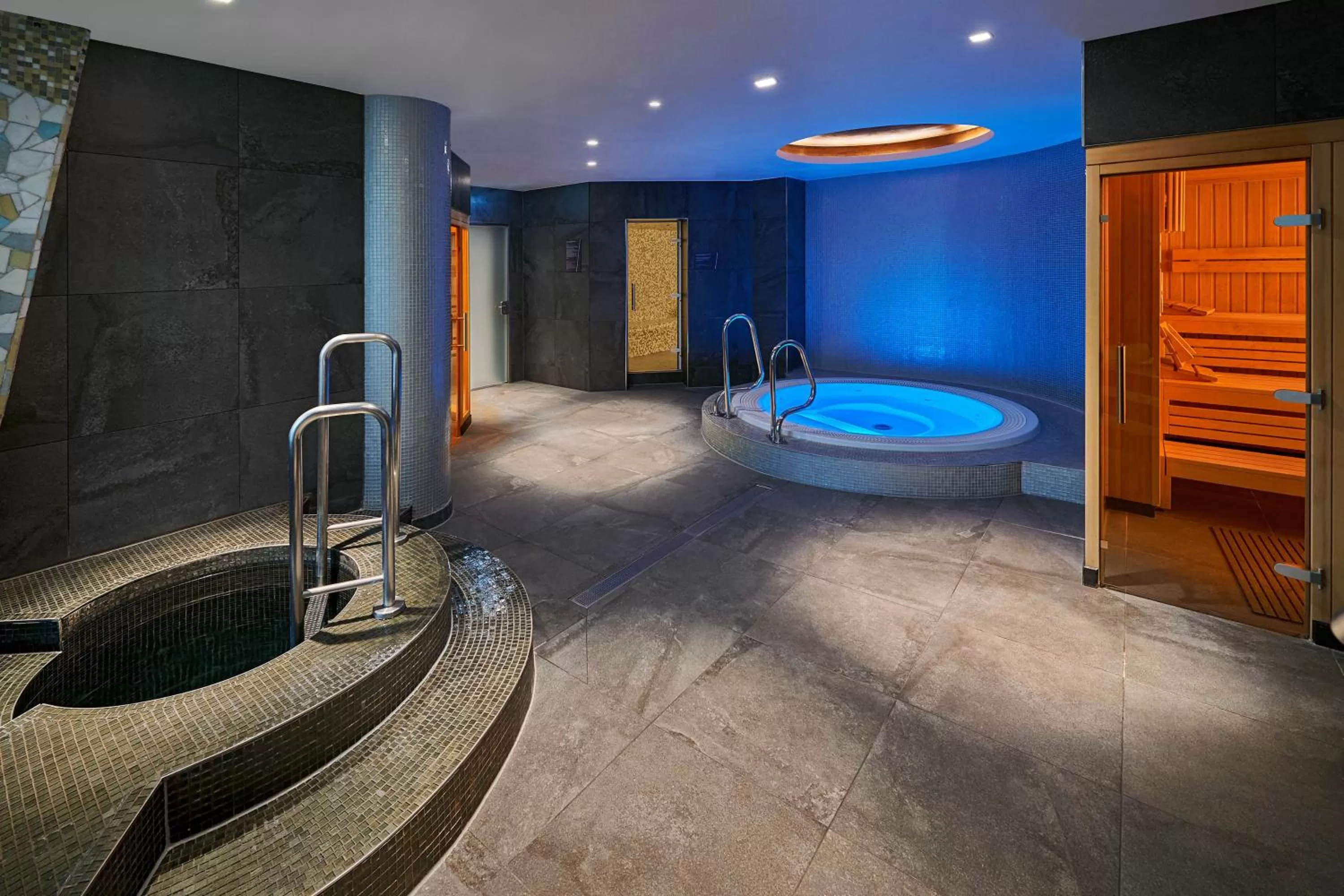 Hot Tub in Hilton Frankfurt City Centre