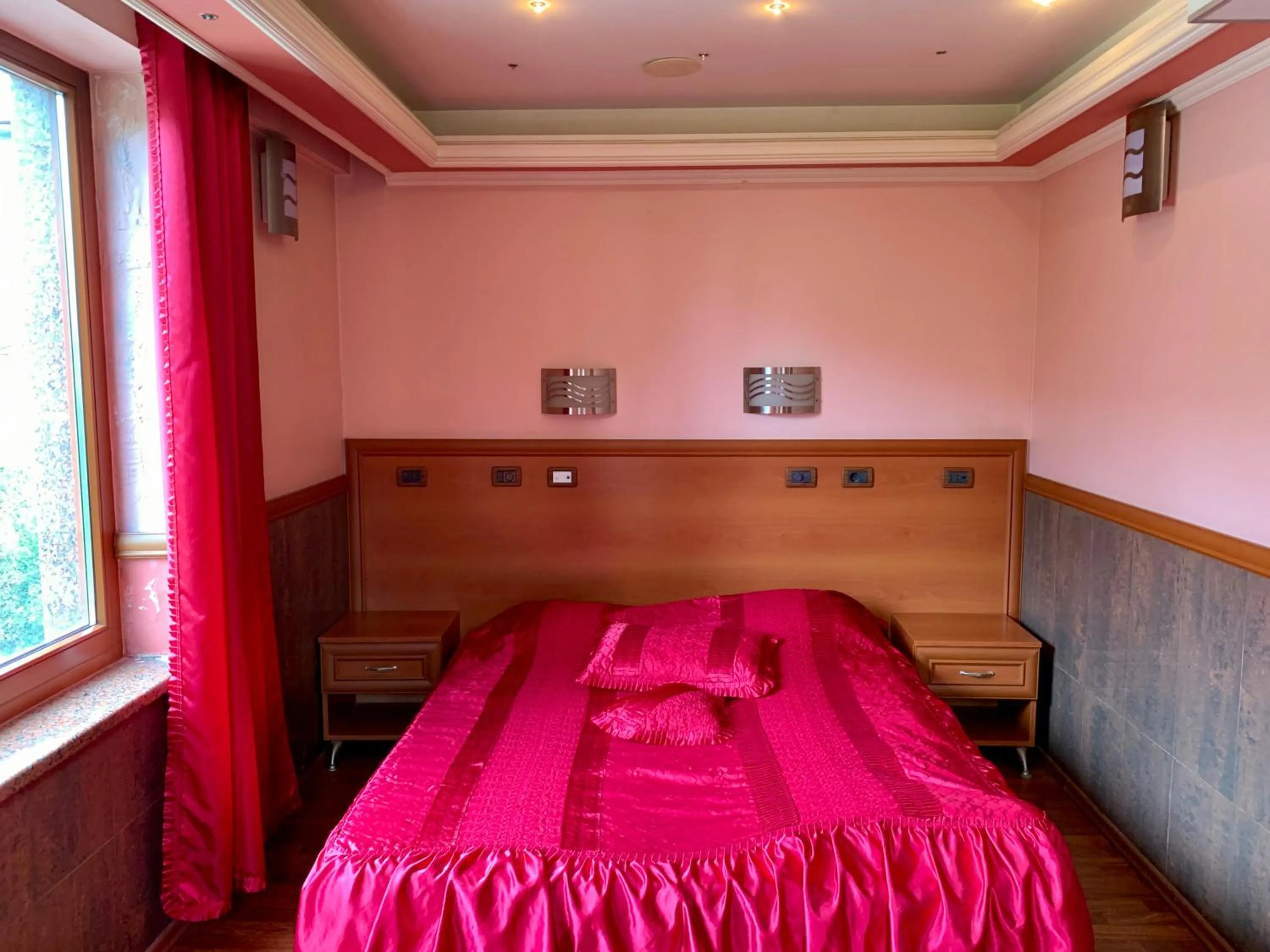 Bedroom, Bed in California Hotel