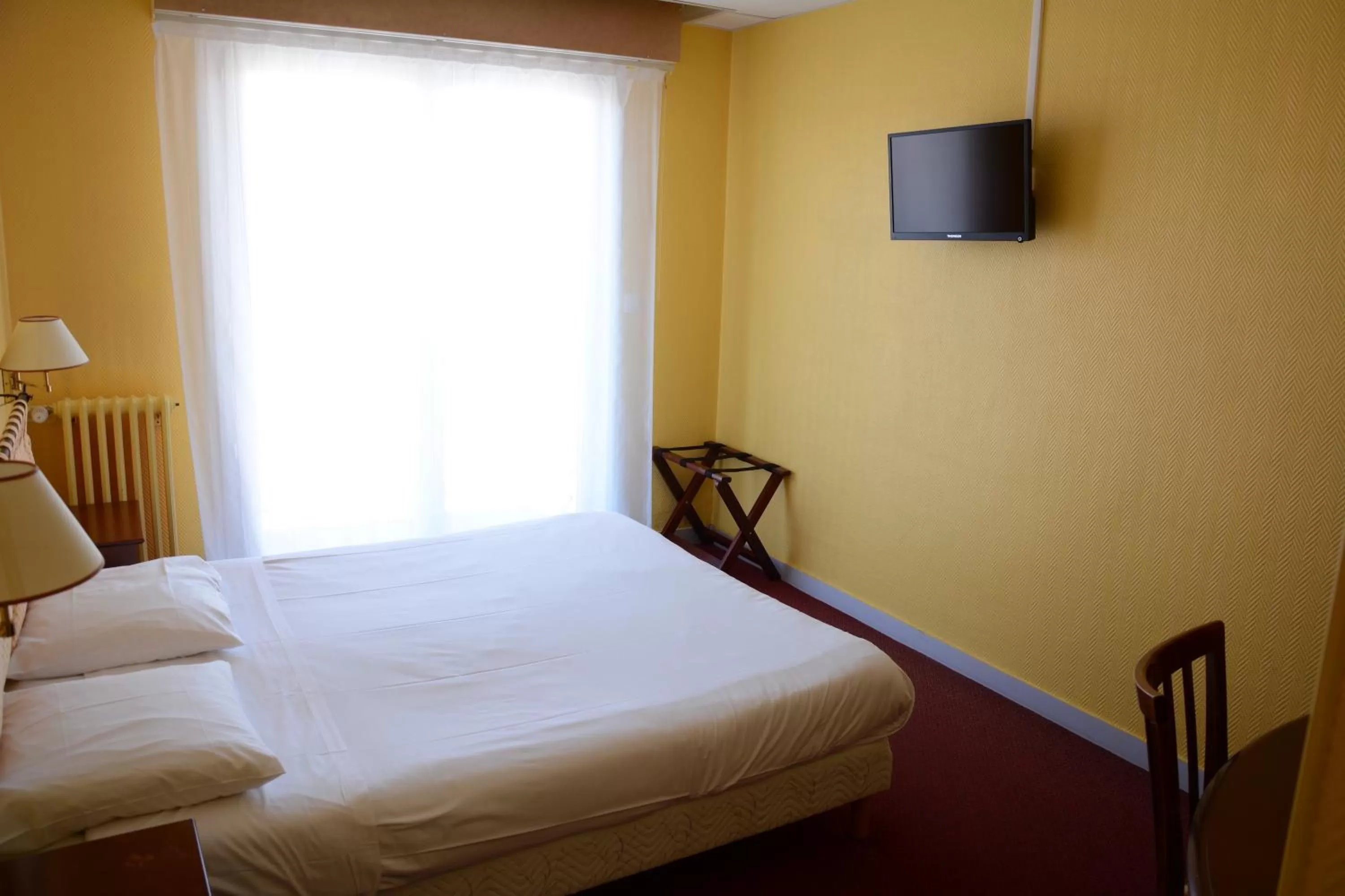 Bed in Logis Le Petit Trianon