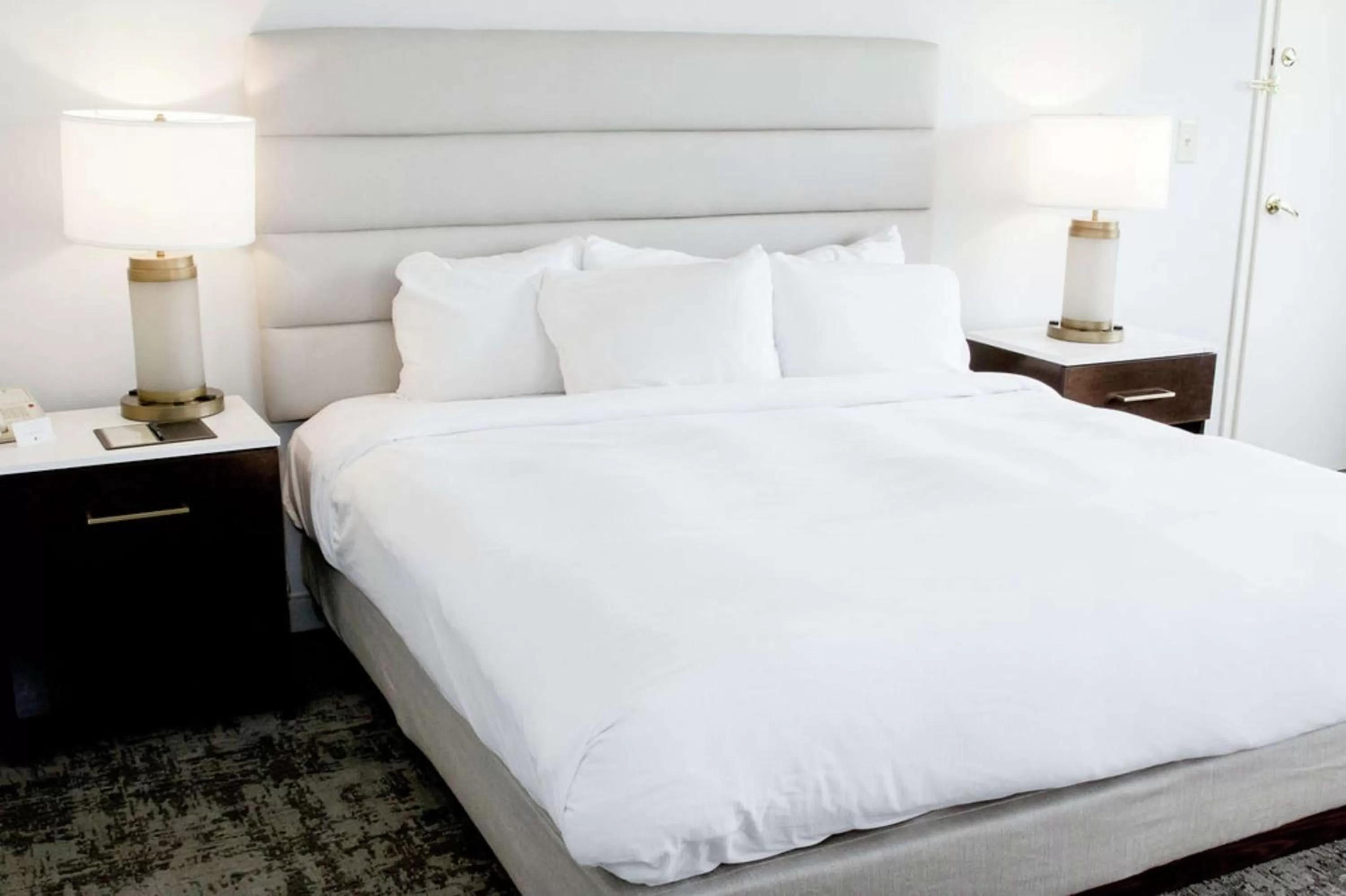 Bed in DoubleTree by Hilton Charlottesville