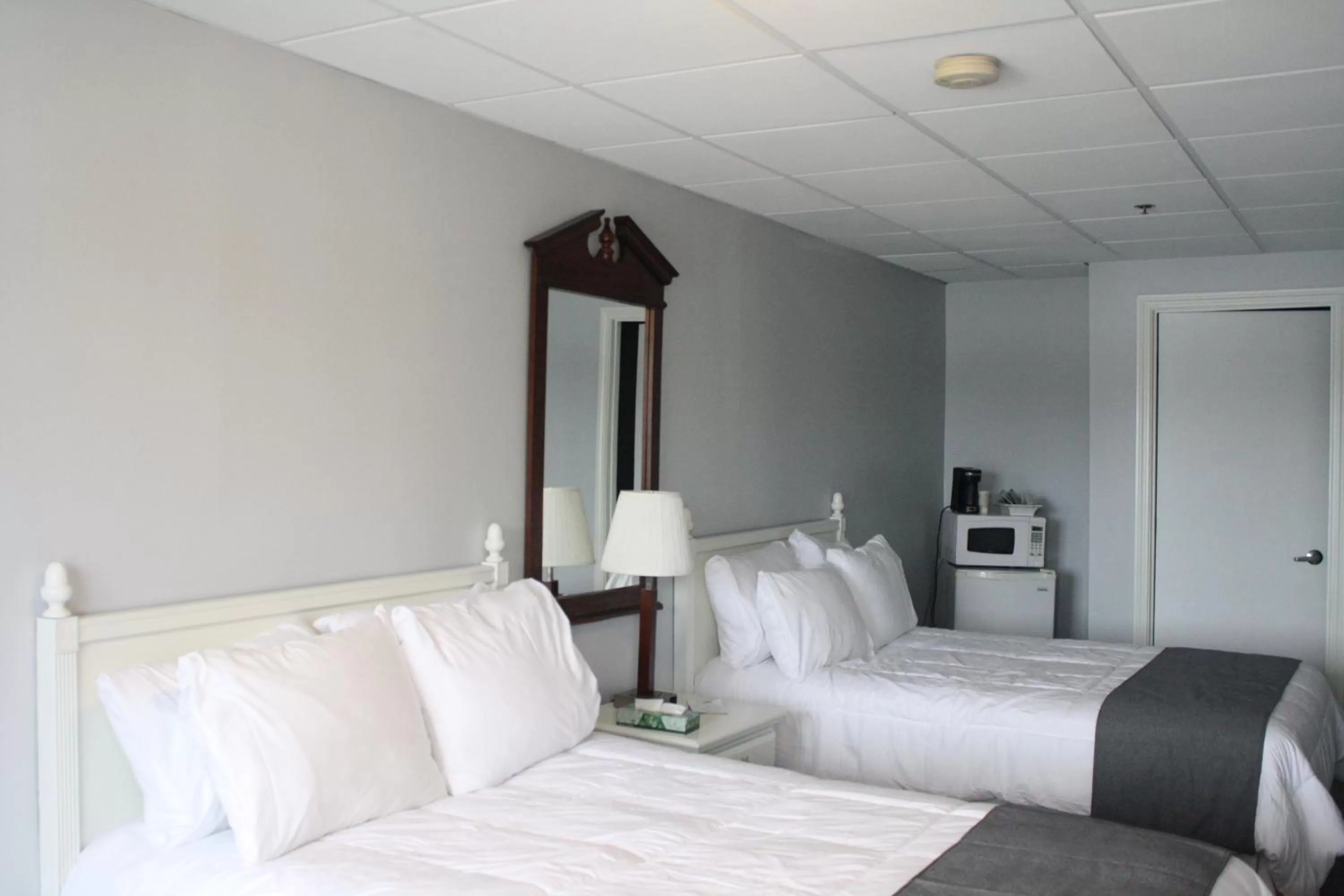 Deluxe Double Room in Winnisquam Lake Inn