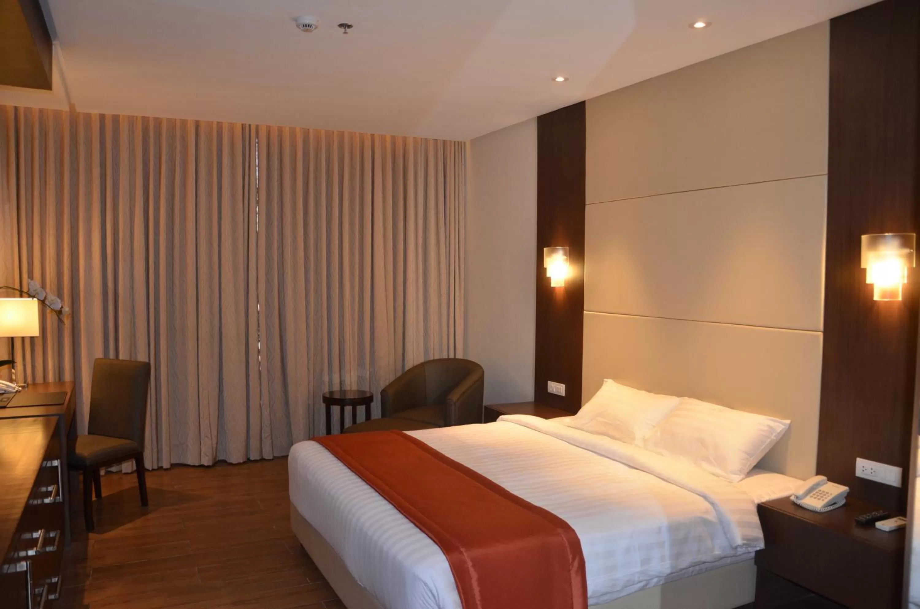 Bedroom, Bed in Hotel Monticello Tagaytay