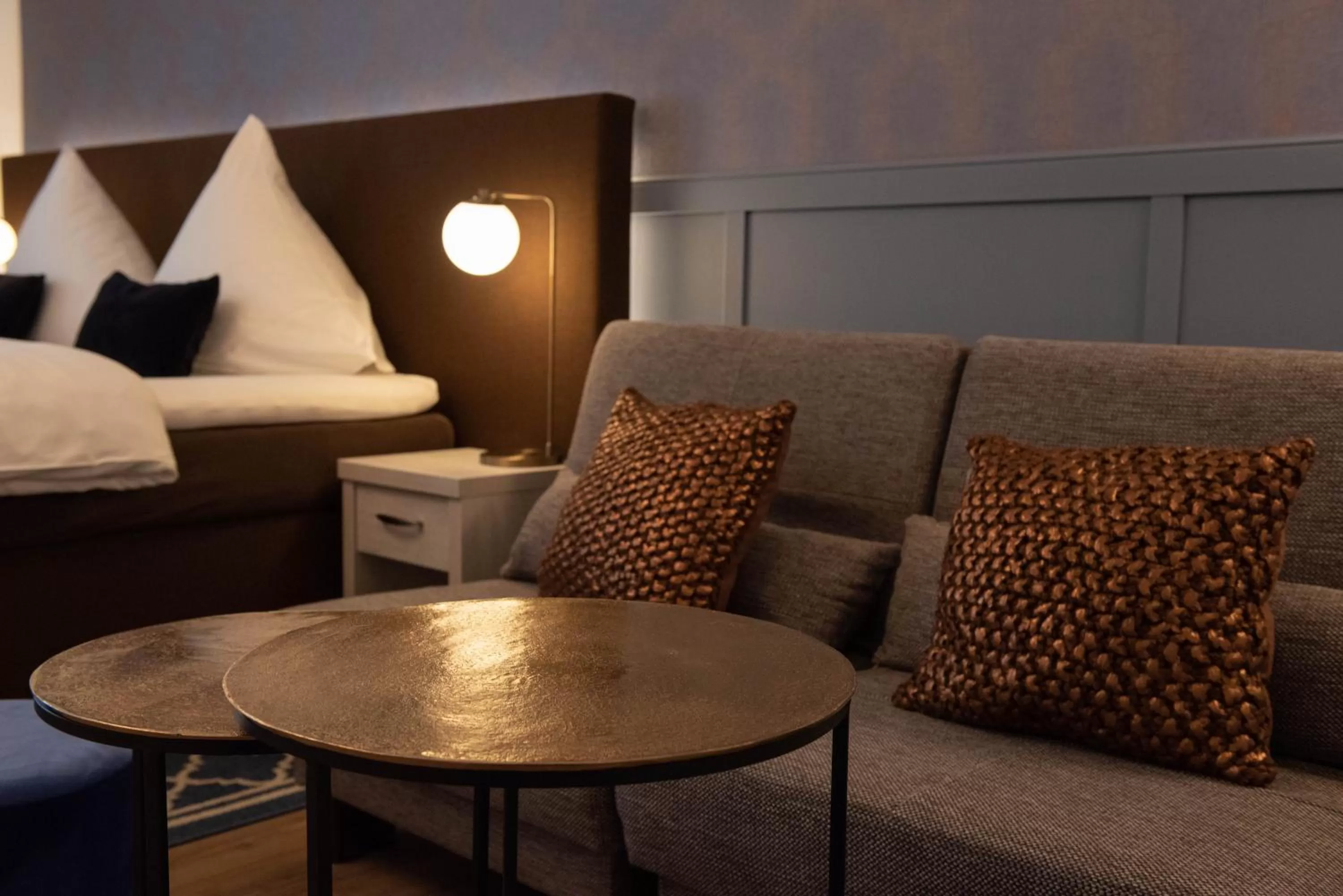 Seating area, Bed in Boutique - Hotel Zum Schloss