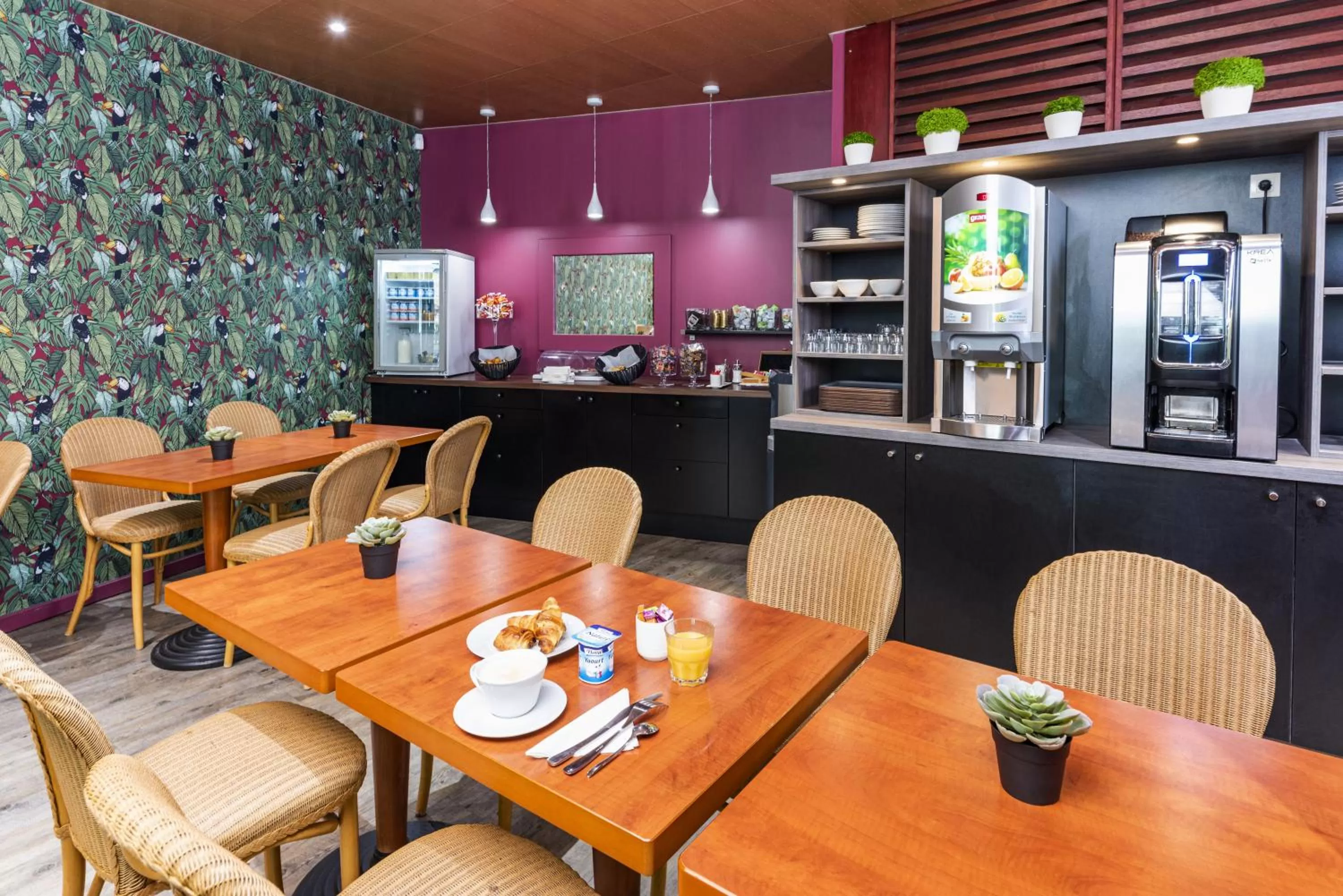 Buffet breakfast in Ténéo Apparthotel Bordeaux - Gare Saint Jean