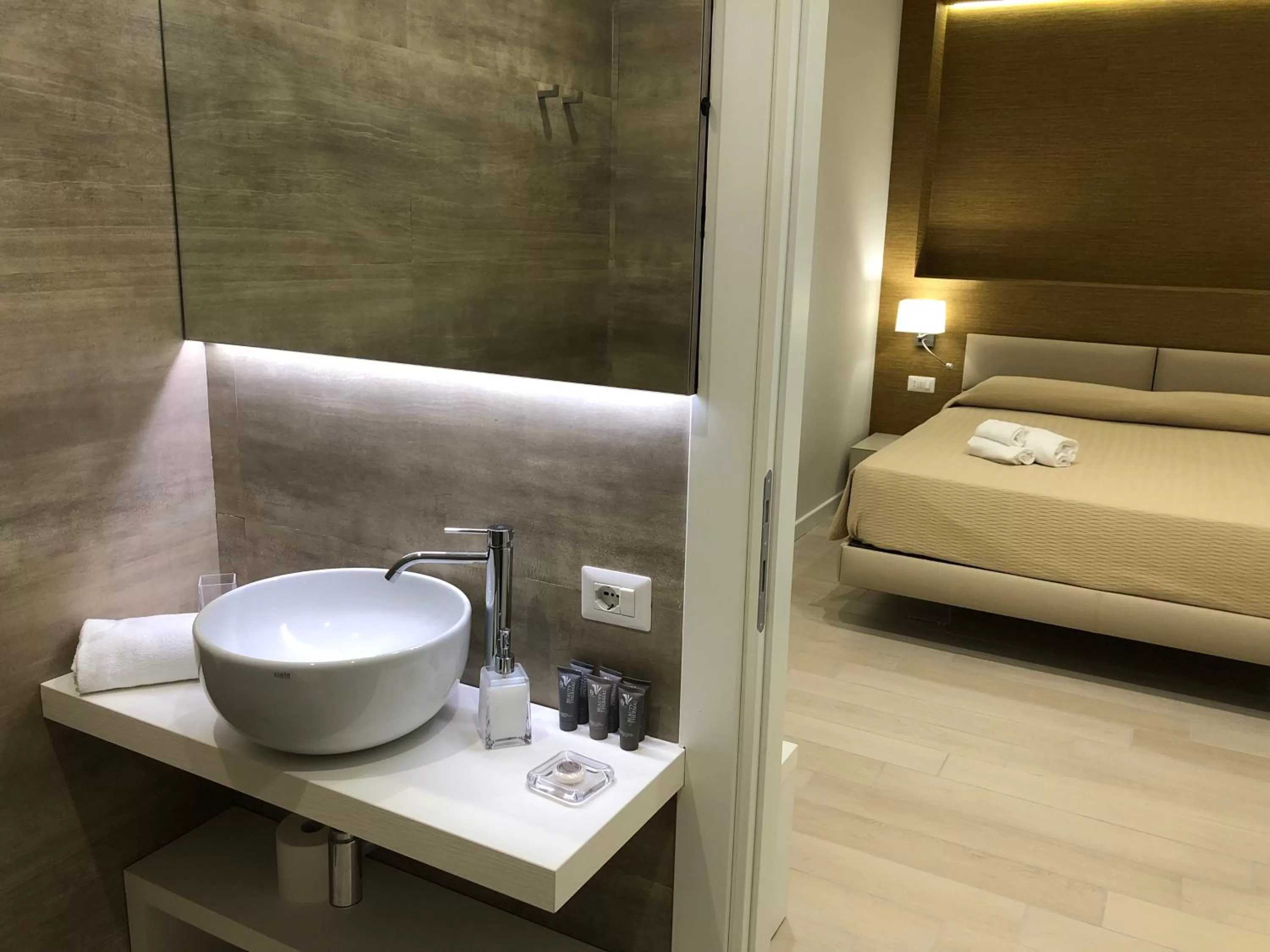 Bed in Isola Bella Infinity Suites