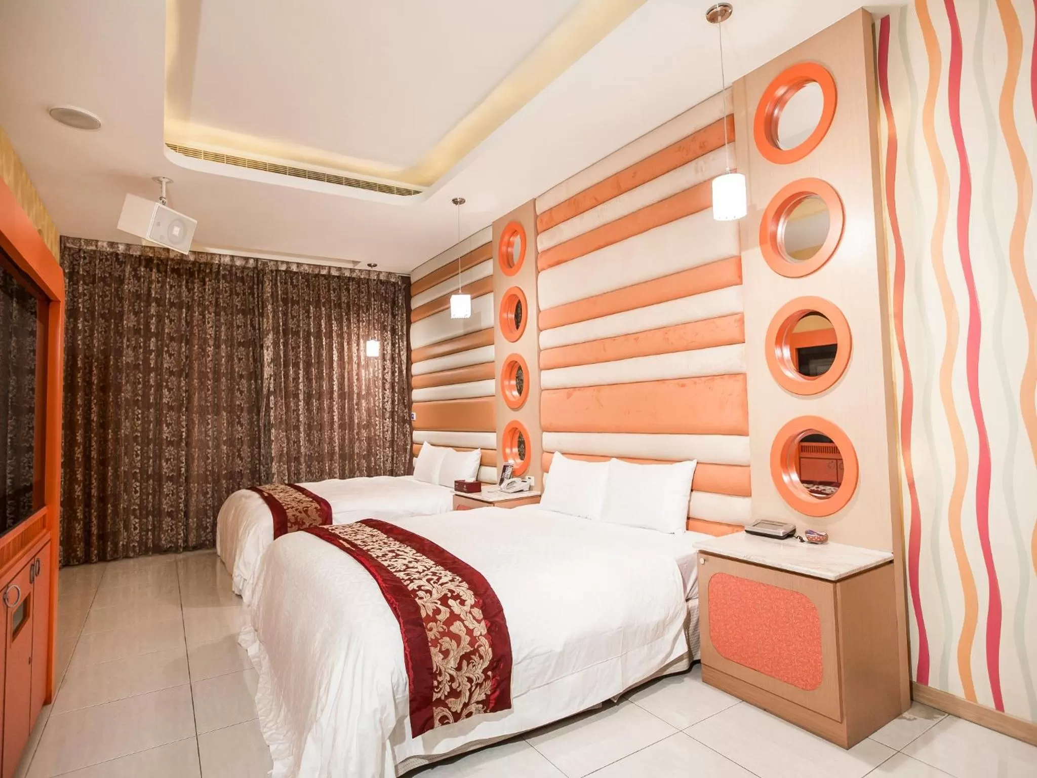 Bedroom, Bed in Moon Area Motel