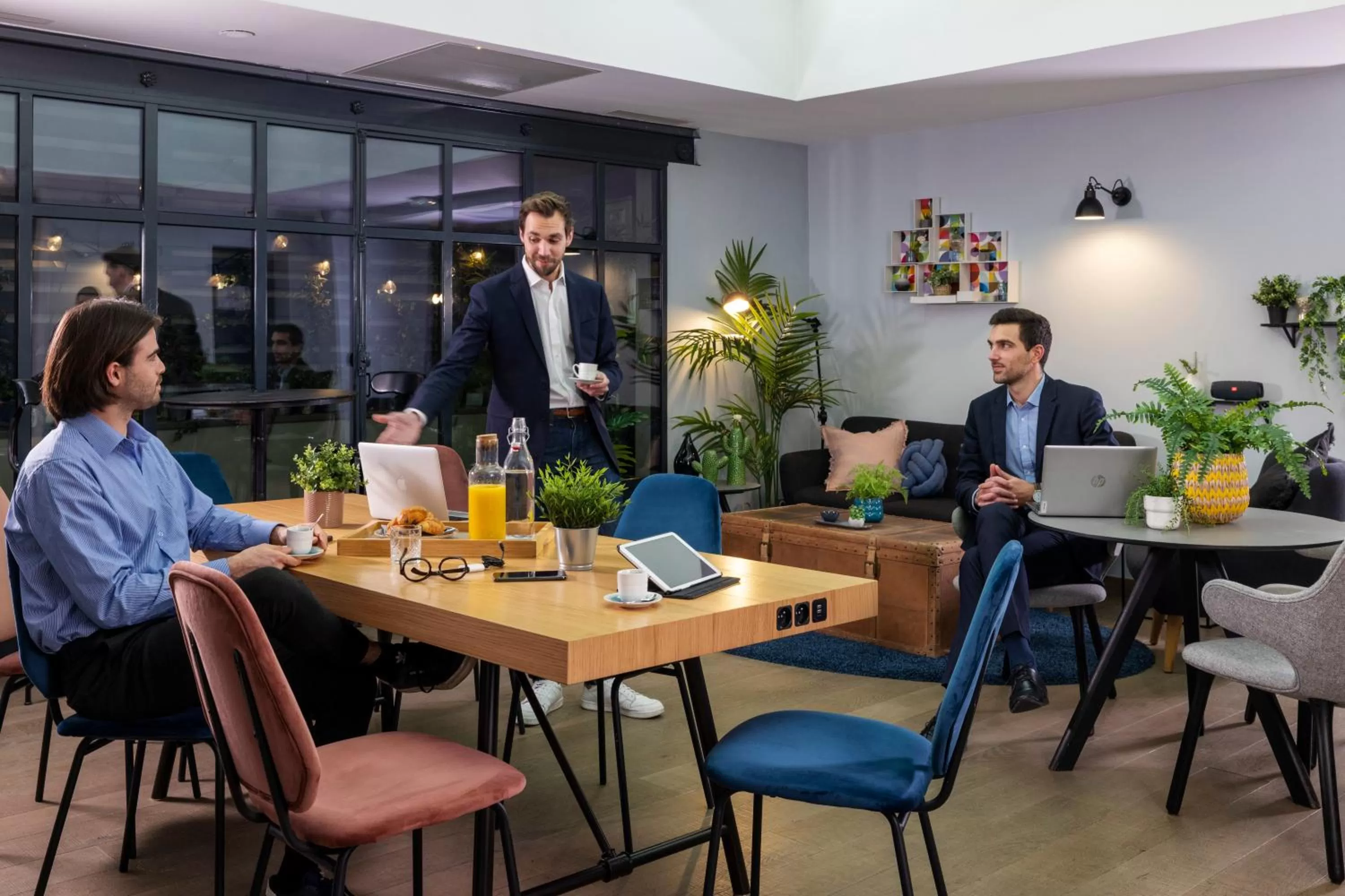 People in Hôtel Hélios Opéra