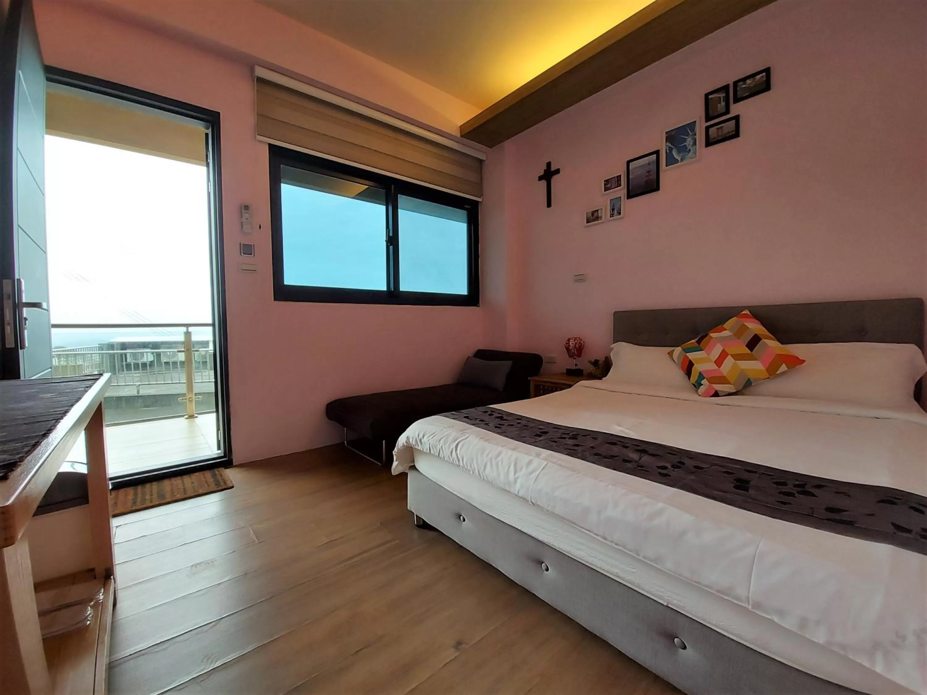 Photo of the whole room, Bed in Dosun B&B