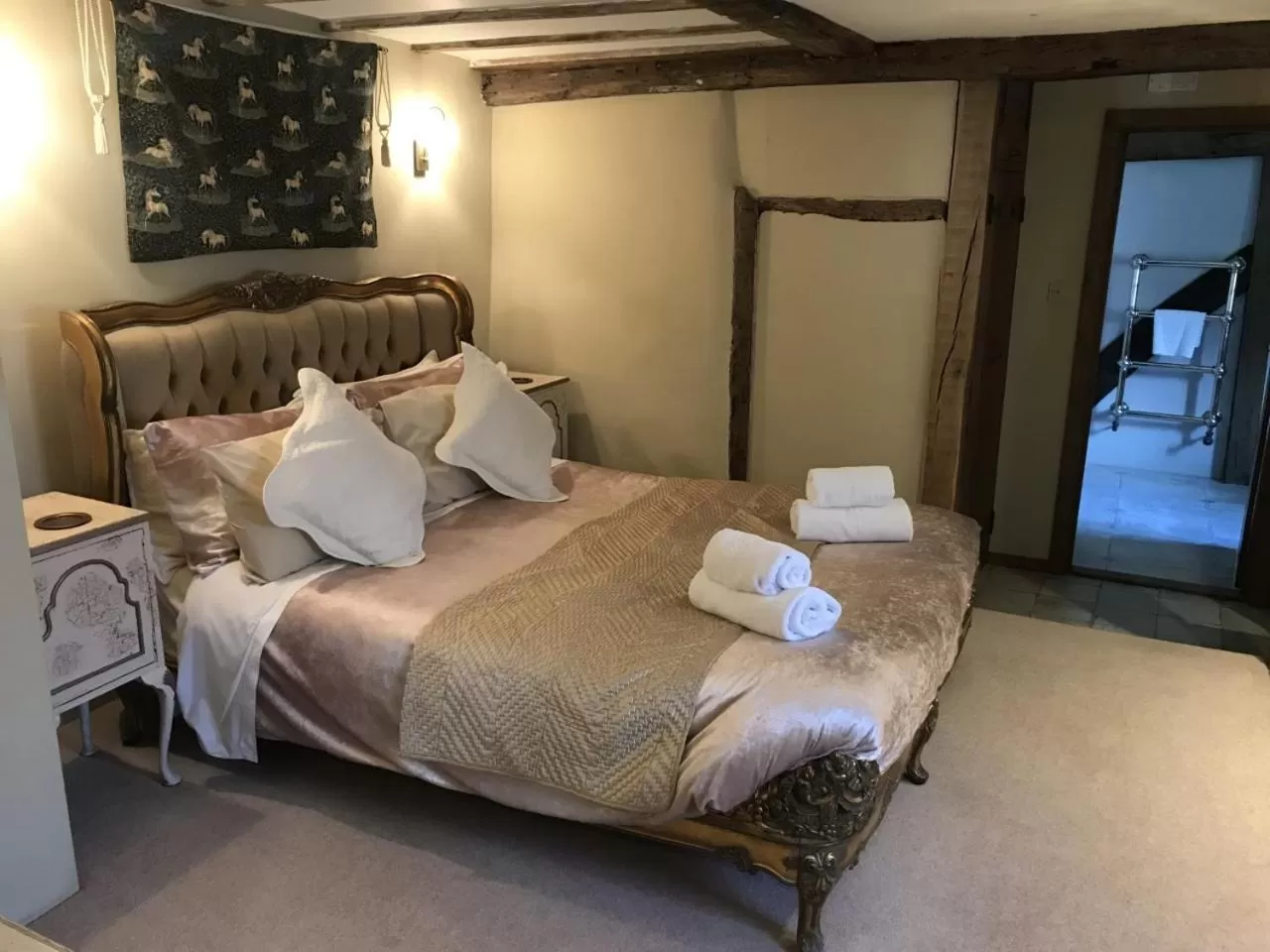 Bed in The Chequers Inn