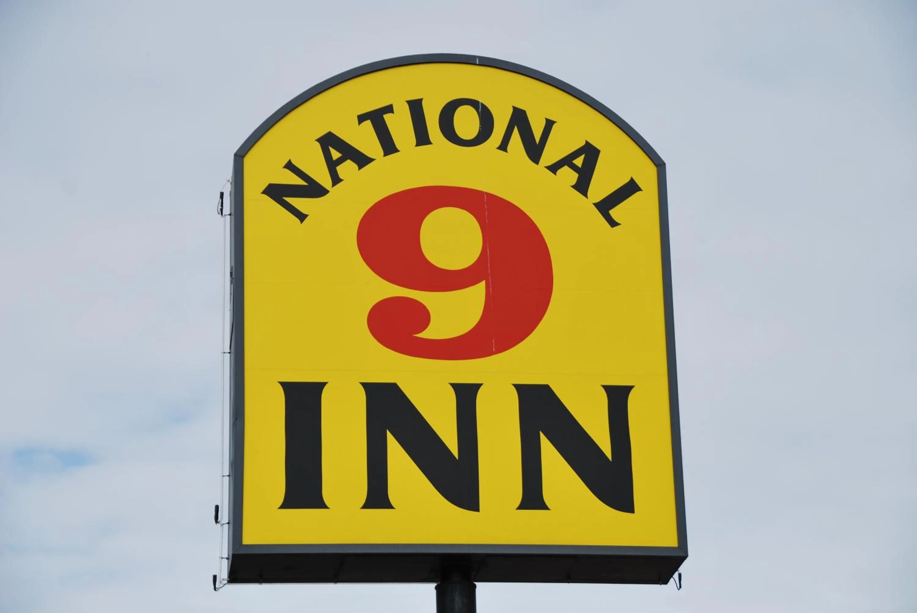 Logo/Certificate/Sign in National 9 Inn Price
