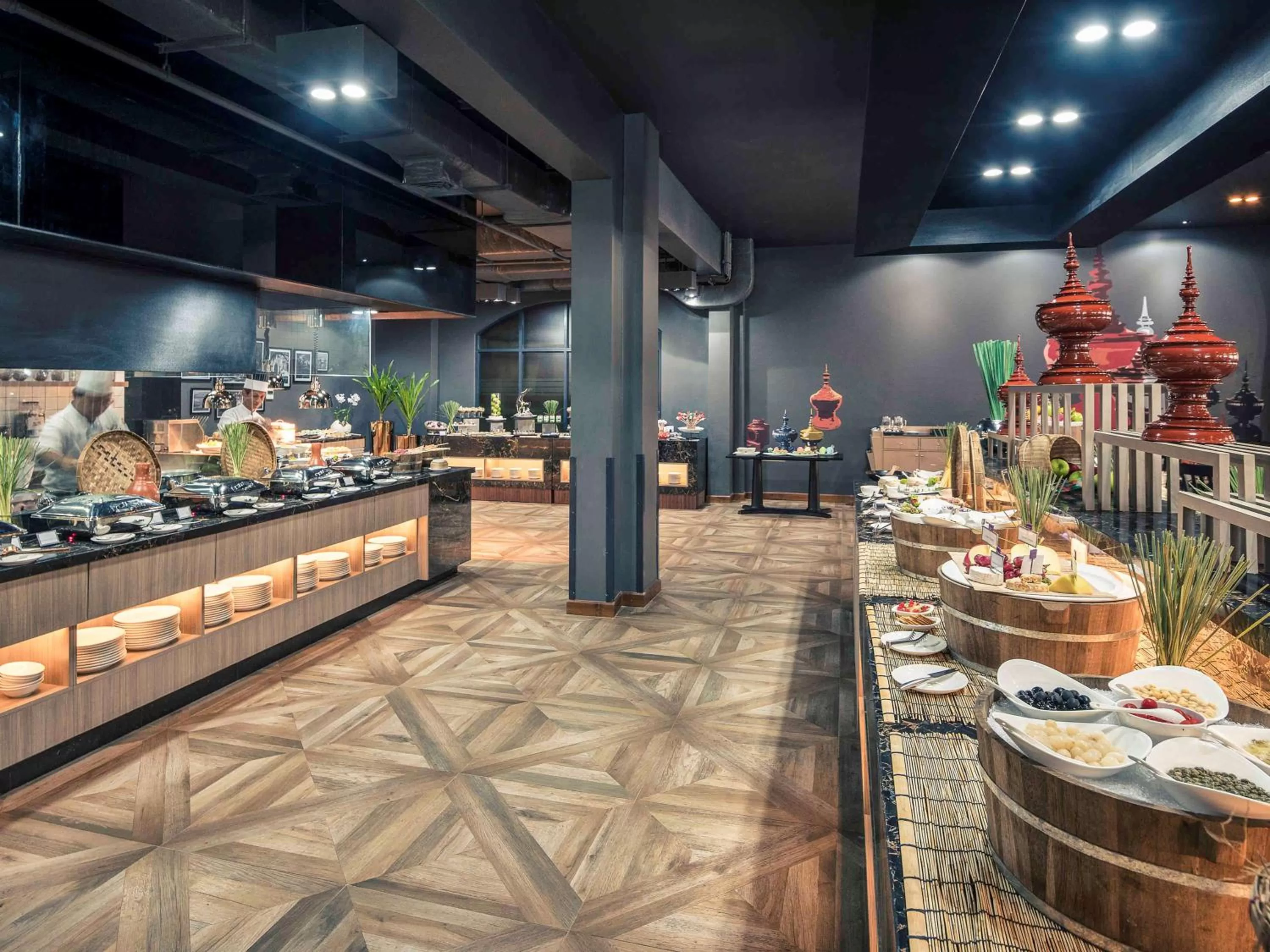 Restaurant/places to eat in Mercure Yangon Kaba Aye